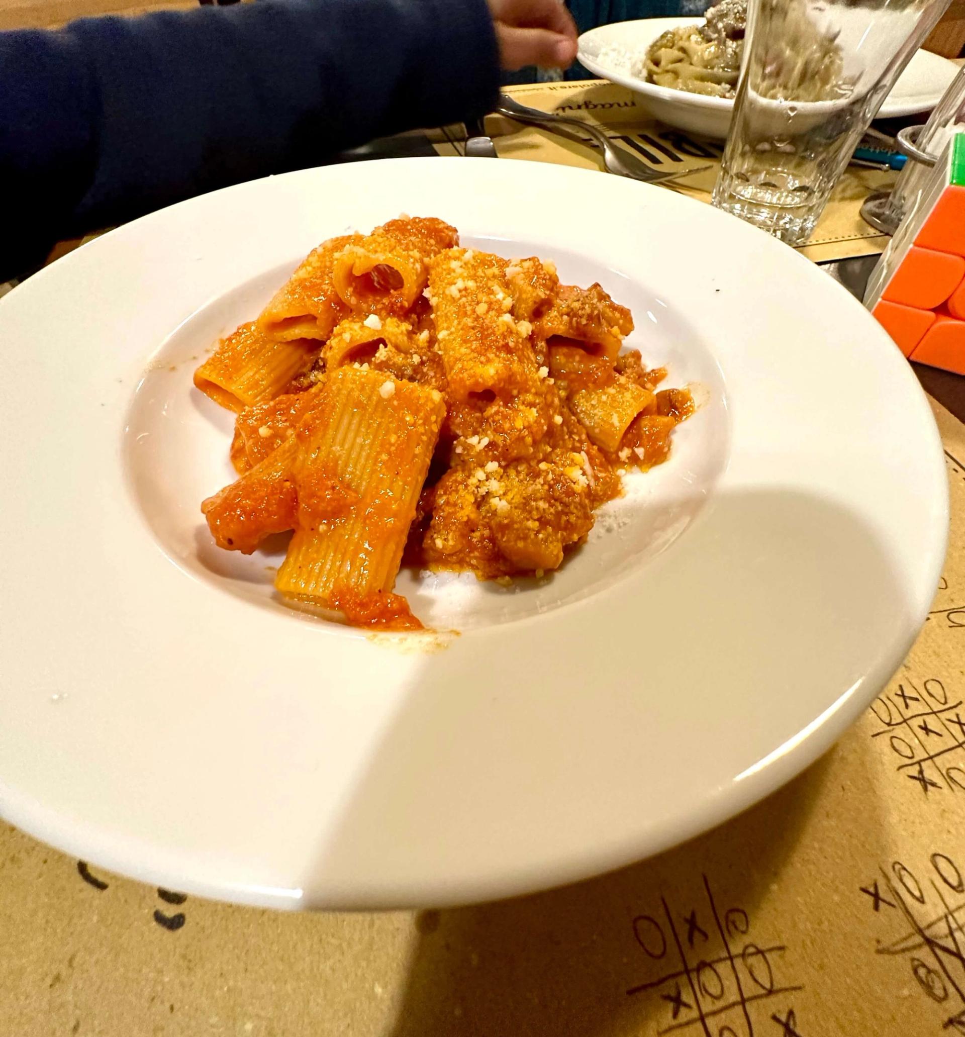 Amatriciana bei Trattoria L'avvolgibile in Rom Amatriciana bei Trattoria L'avvolgibile in Rom