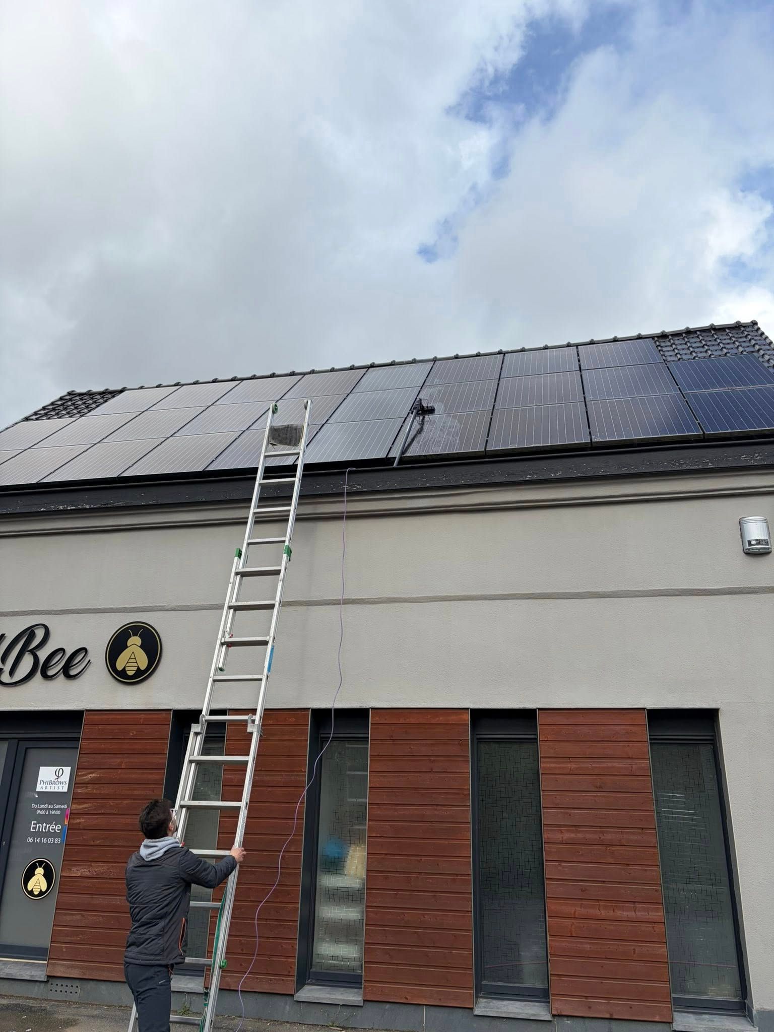 Installation solaire parfaitement propre et dégagée après l'intervention de PAANDAWLV à Templeuve