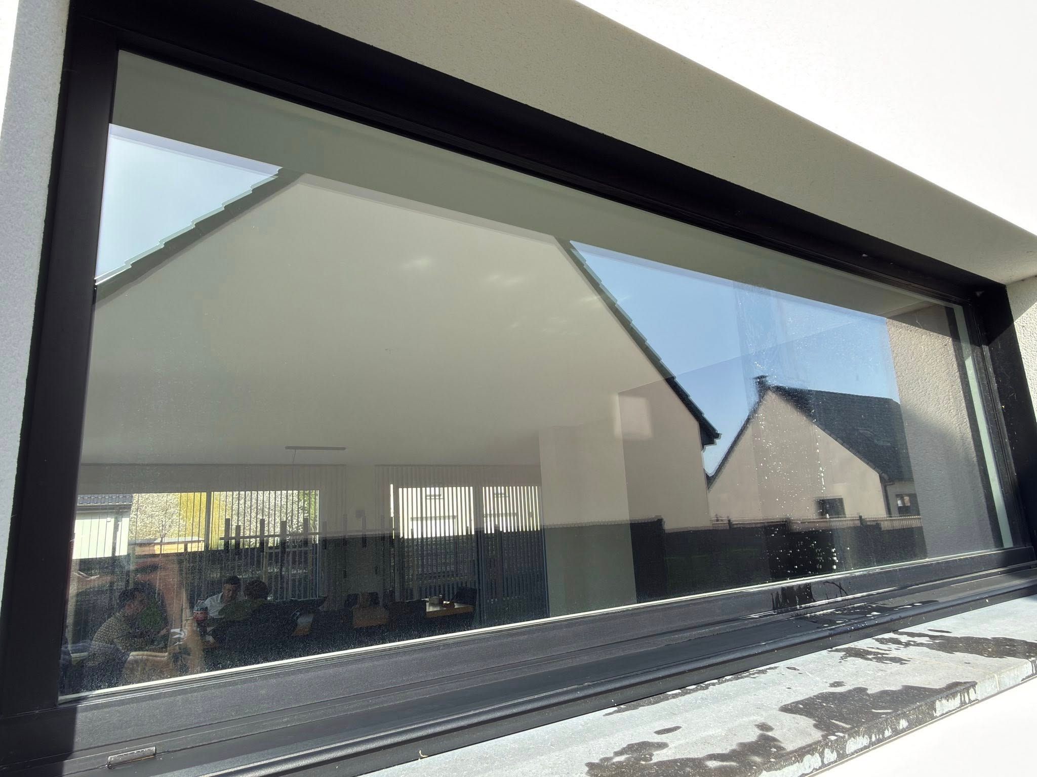 Vitre parfaitement propre et transparente avec reflets nets après le passage de PAANDAWLV à Merville