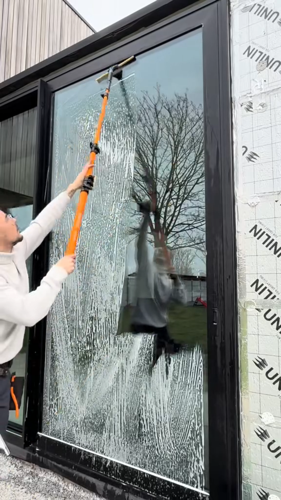 Nettoyage professionnel de vitres toutes tailles à Lille par Paandawlv