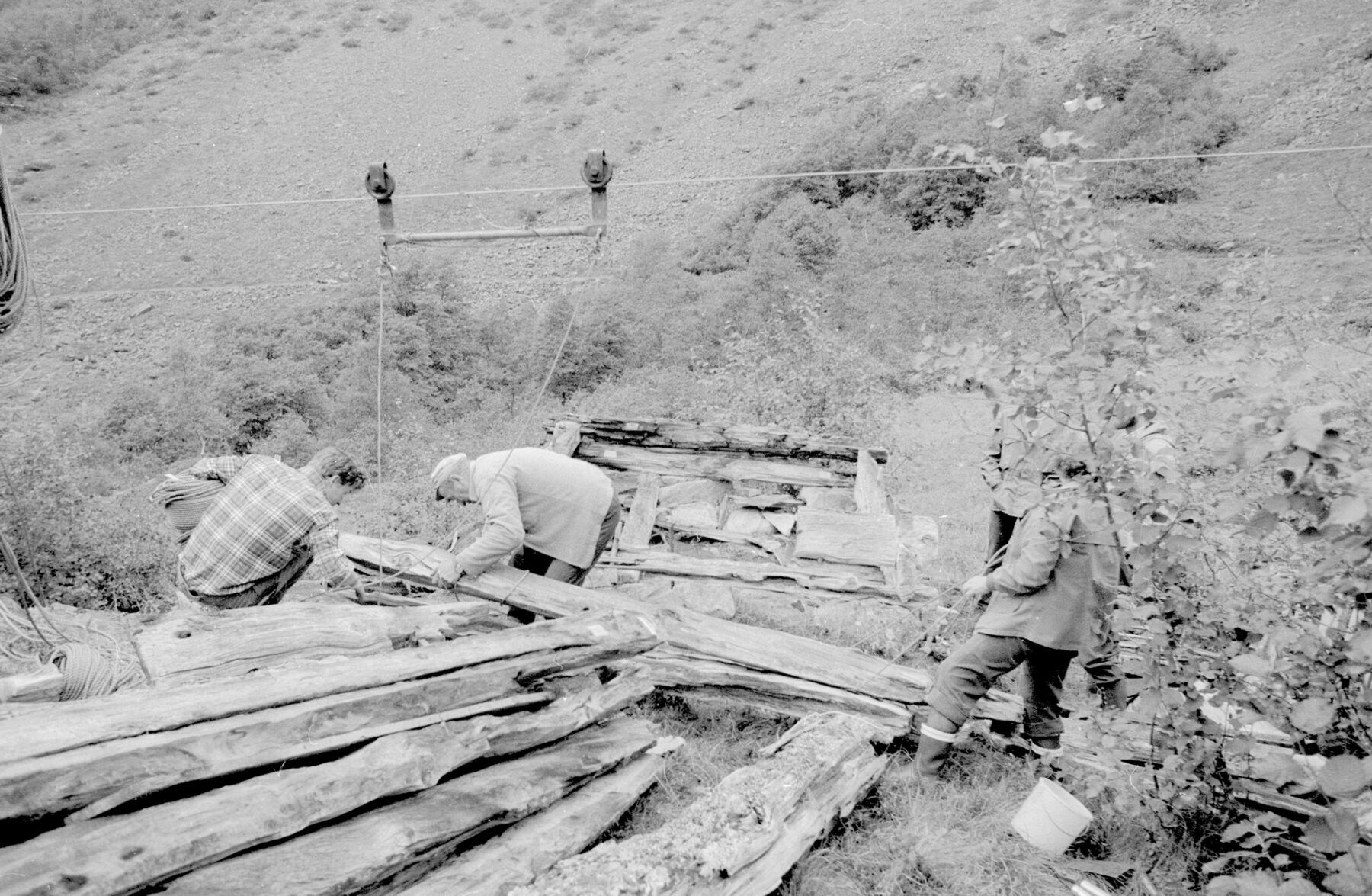 A team of volunteers used cables to move parts of the hut down the mountainside.