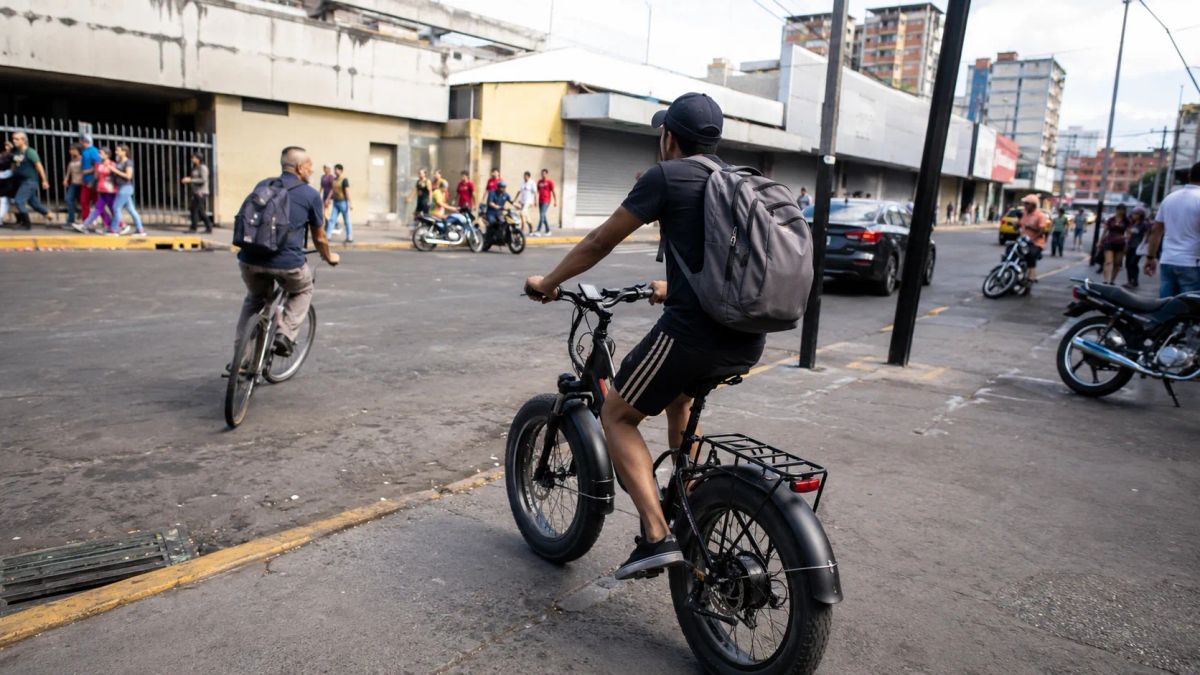 E-Bike vs Regular Bike in Venezuela: Which One Fits Daily Life?