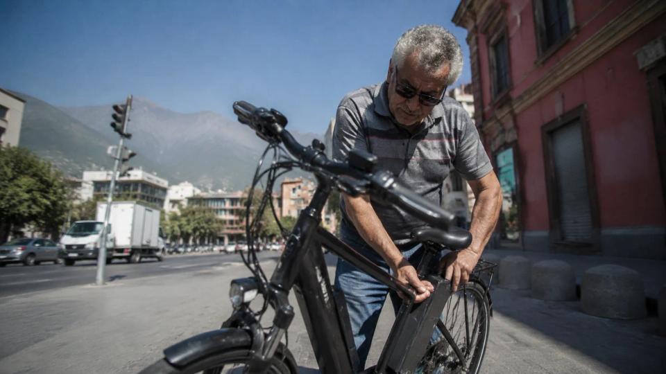 E-Bike Battery Voltage Sag & BMS Telemetry: Fleet Diagnostics & Accurate Range Sizing