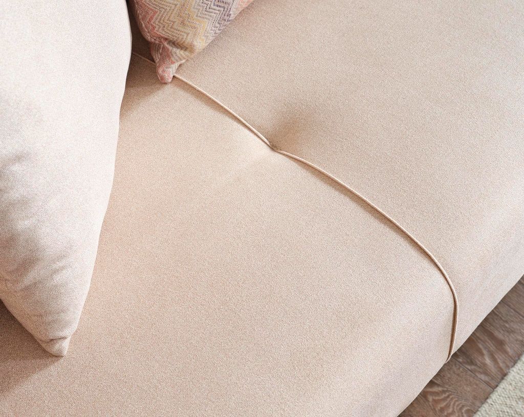 Off-White / Light Cream