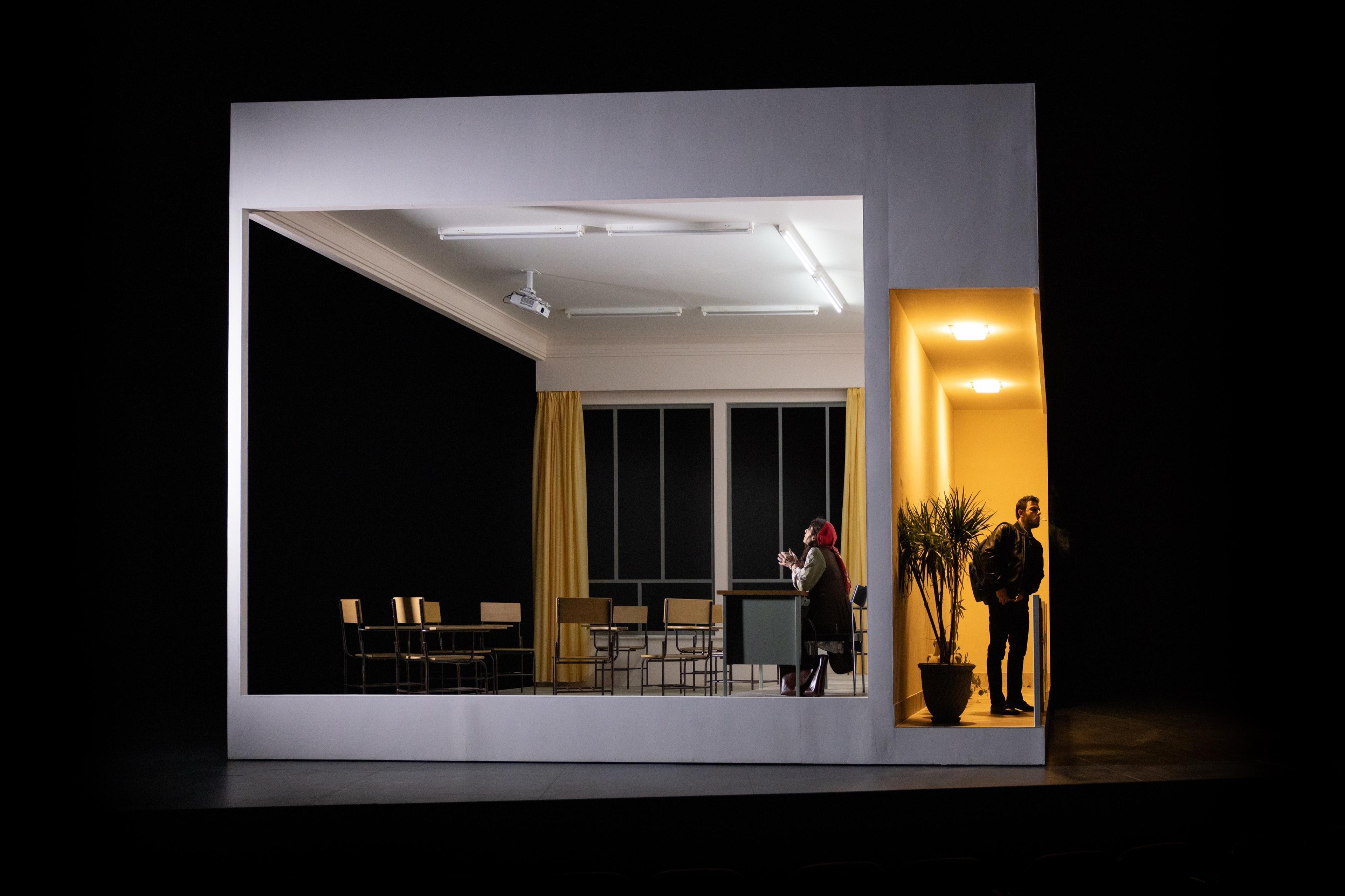 English, Todd Haimes Theatre; Roundabout Theater