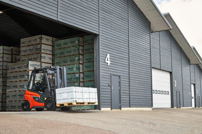 Heavy Handling Mobile Lift