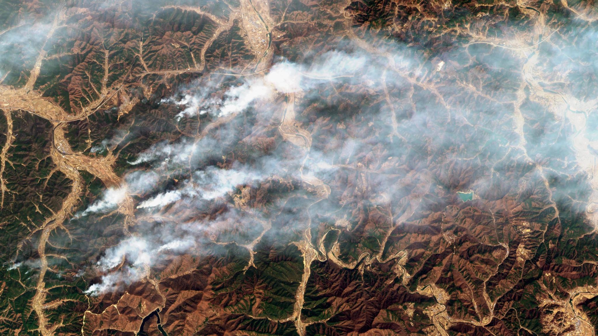Commercial satellite data relay services could aid critical customer applications like disaster response. PlanetScope image of wildfires in Uiseong, Republic of Korea on March 25, 2025. © 2025 Planet Labs PBC. All Rights Reserved.