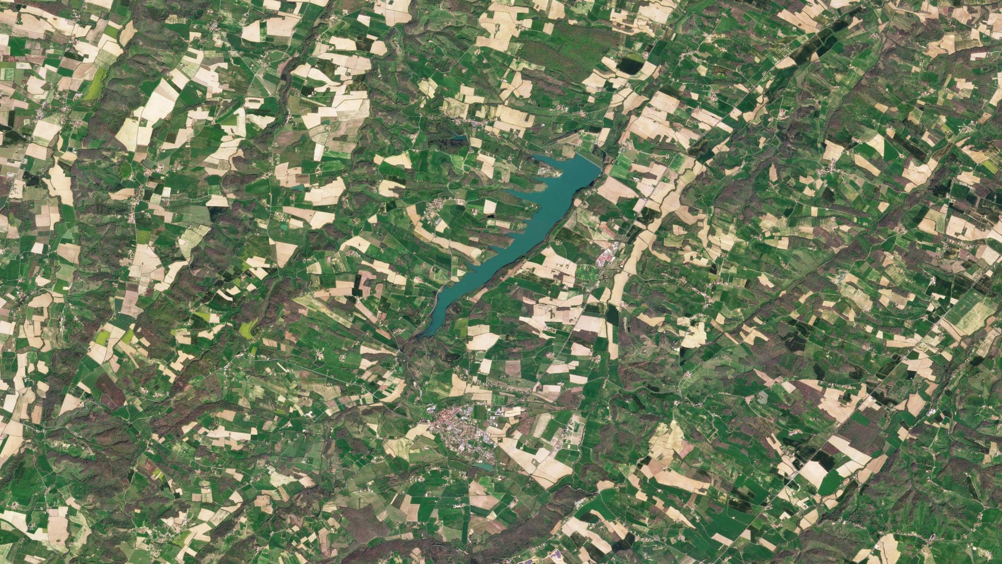 Planet image of agricultural fields in Boulogne Sur Gesse, France taken April 5, 2020. © 2020, Planet Labs PBC. All Rights Reserved.