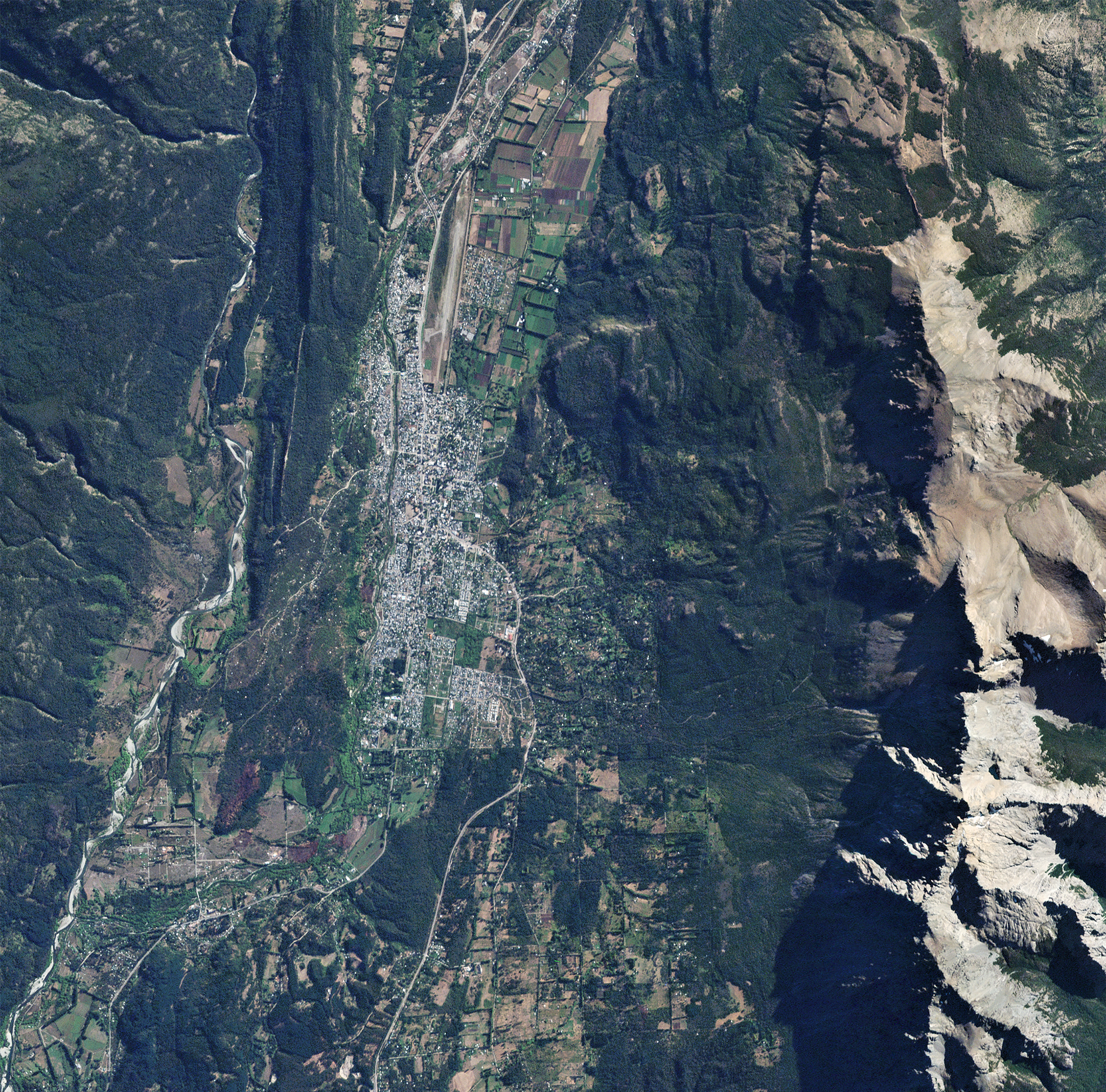 RapidEye image of El Bolsón in Argentina © 2020, Planet Labs Inc. All Rights Reserved.