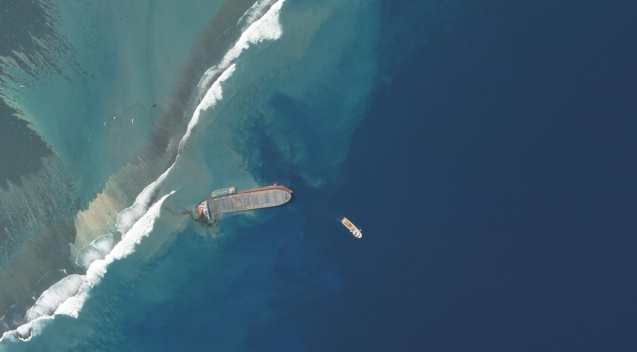 The MV Wakashio, a Japanese-owned ship, ran aground off the coast of Pointe d'Esny, Mauritius, and began leaking oil © 2020, Planet Labs Inc. All Rights Reserved.