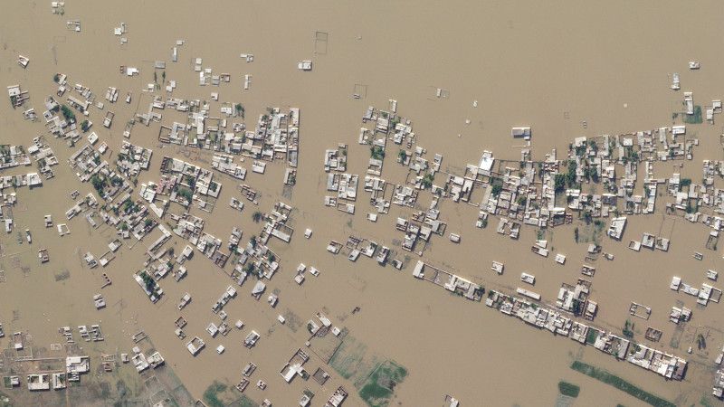 Before and After: the Huge Floods in Pakistan Seen From Space