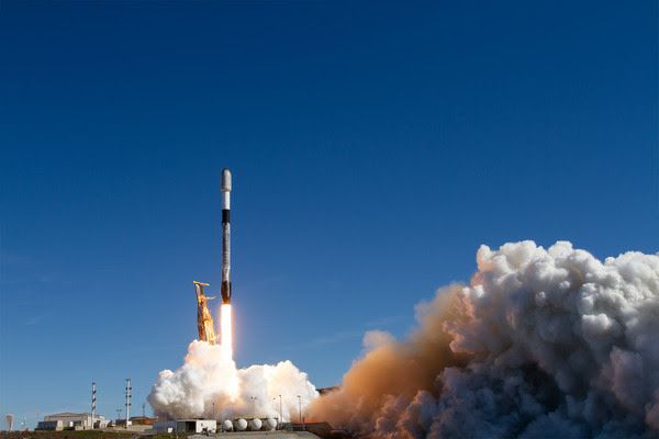 SpaceX launches more than a hundred payloads on Falcon 9 mission from Vandenberg