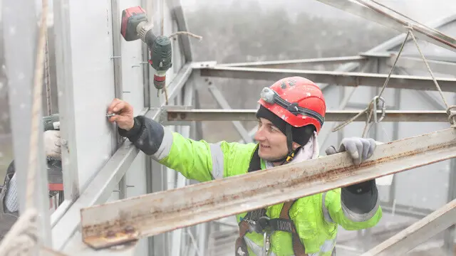 Travaux en hauteur sur les chantiers de construction
