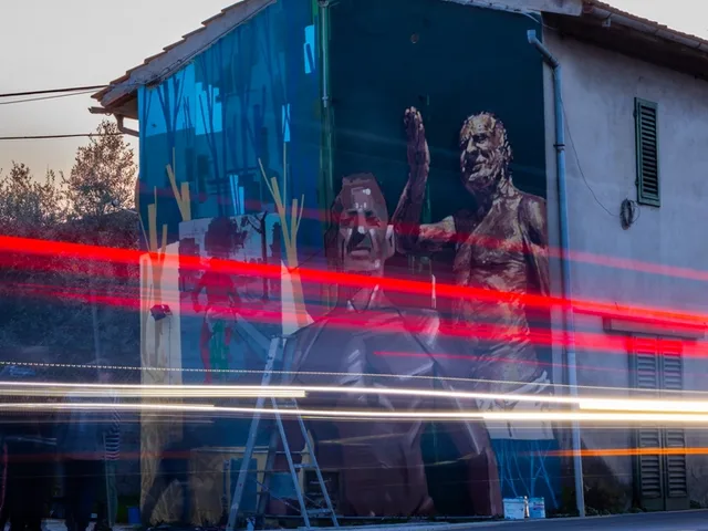 zona16 mural vannino agliana headlights striketrough