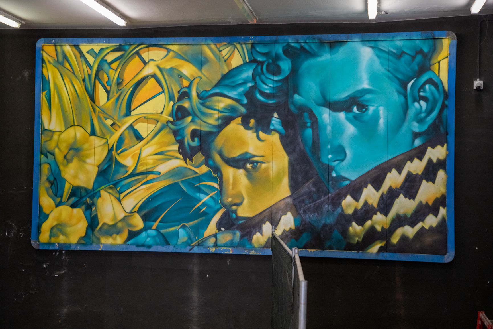 zona16-mural-the-poet-hotel-laspezia-lady-main-jpeg