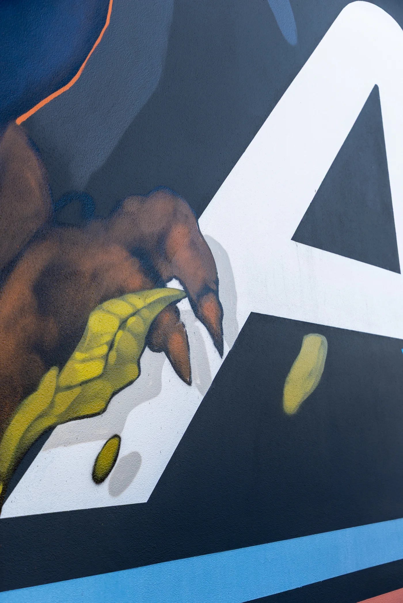zona16-mural-ala-carburanti-headquarter-quarrata-claw-detail-jpg