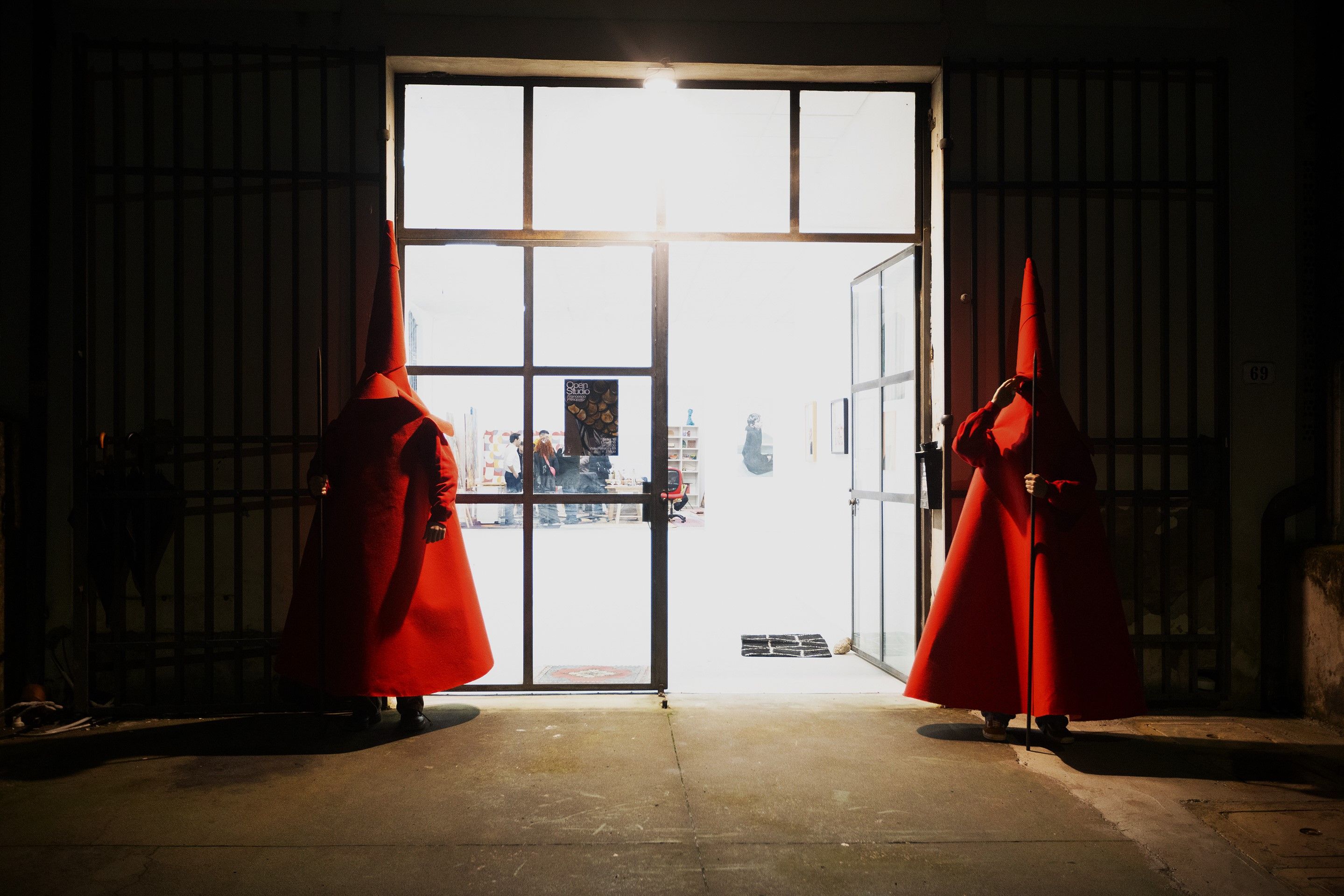 zona16-event-open-studio-1-pistoia-guardians-at-the-door