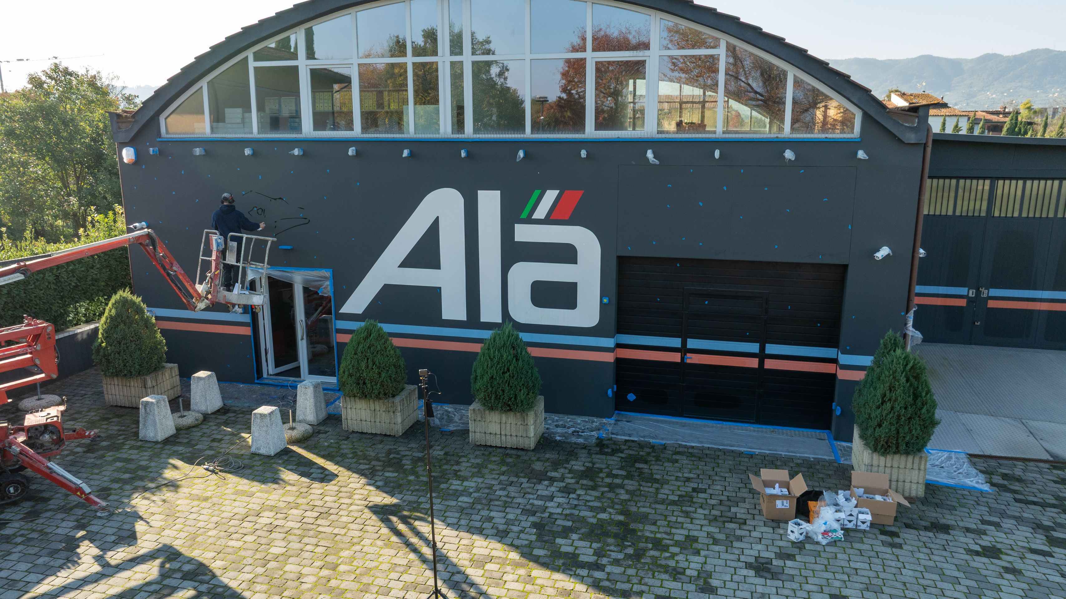 zona16-mural-ala-carburanti-headquarter-quarrata-before-jpg