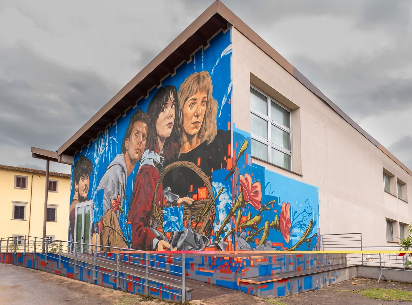 zona16-mural-fiori-sulla-pietra-montemurlo-sideview-jpg