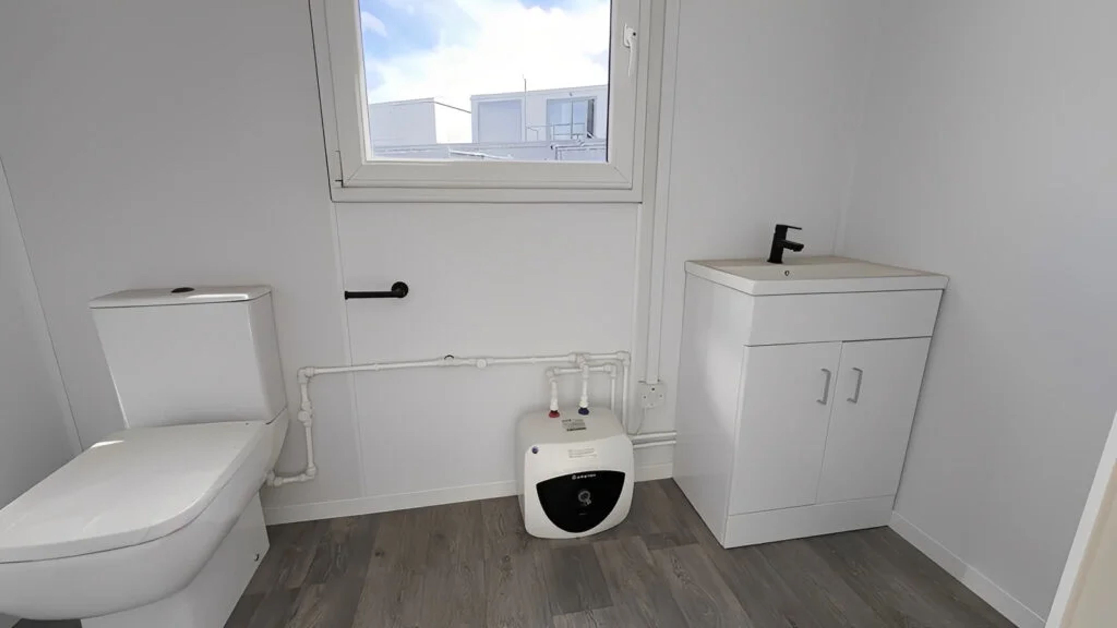24ft x 9ft Site Office with Toilet – Sales Office / Marketing Suite / Portable — view 7