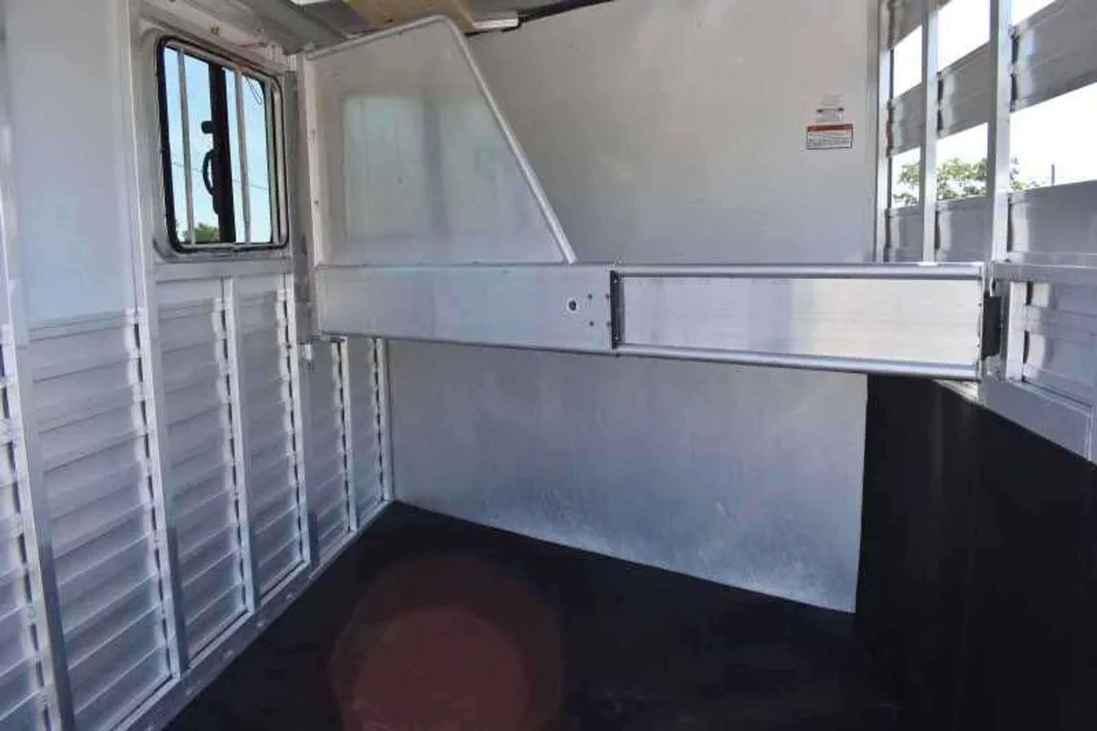 2014 Sundowner 2 Horse Gooseneck Trailer — view 9