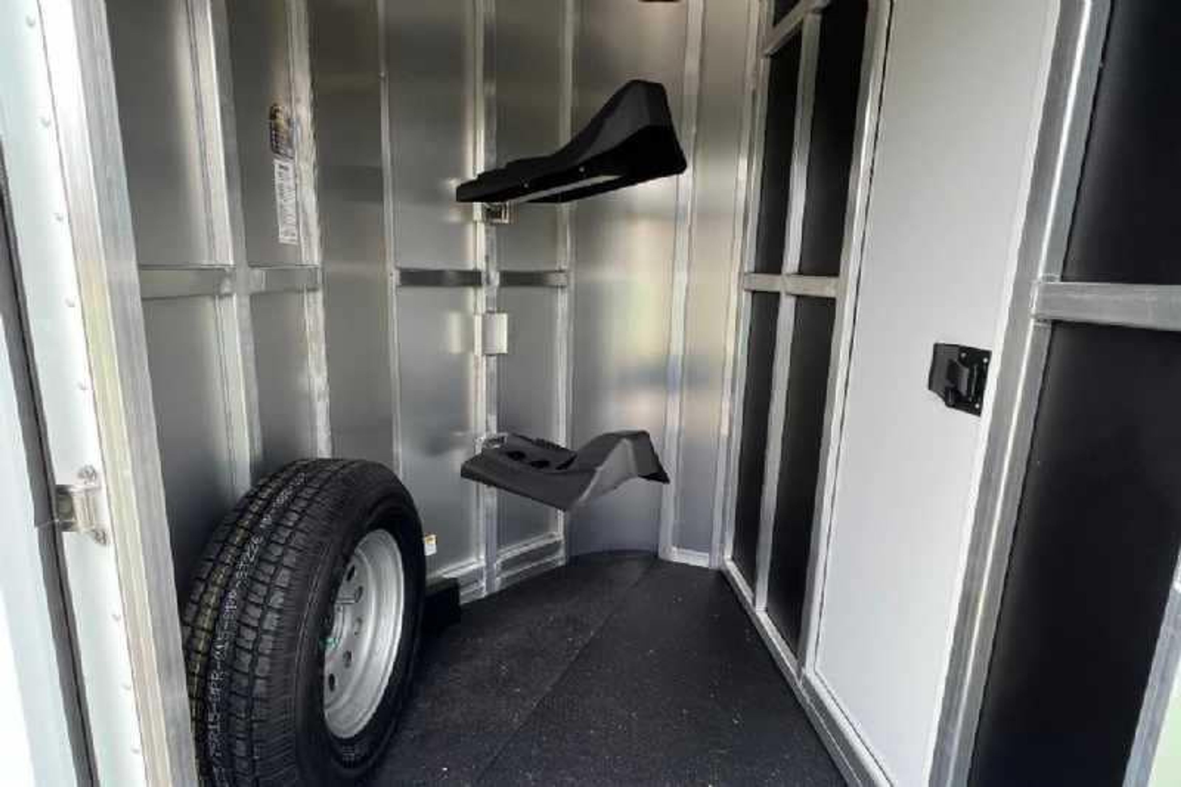 2023 Shadow 2HSSR 2 Horse Trailer — view 2