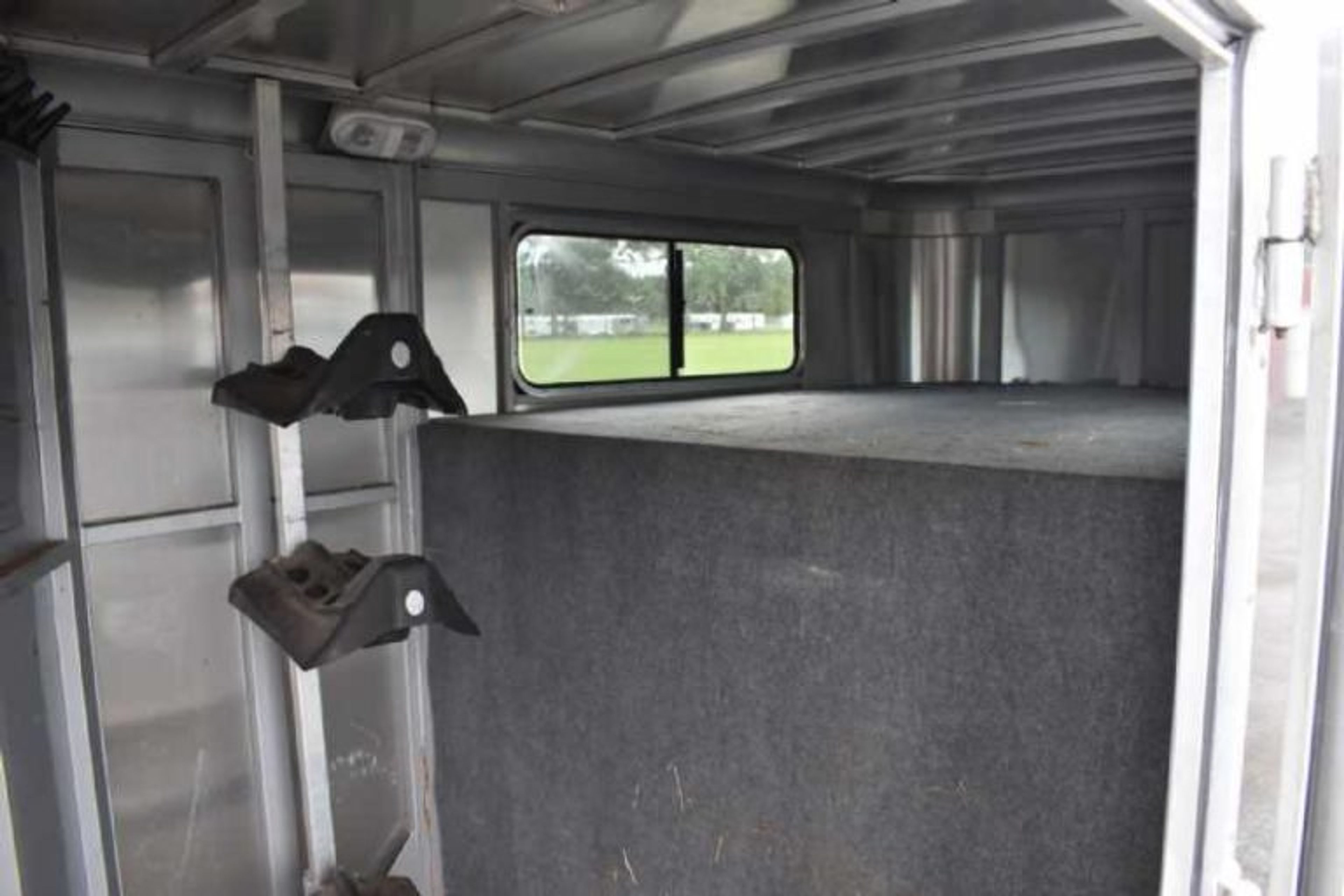 2018 Adam 7304GN 3 Horse Trailer — view 14