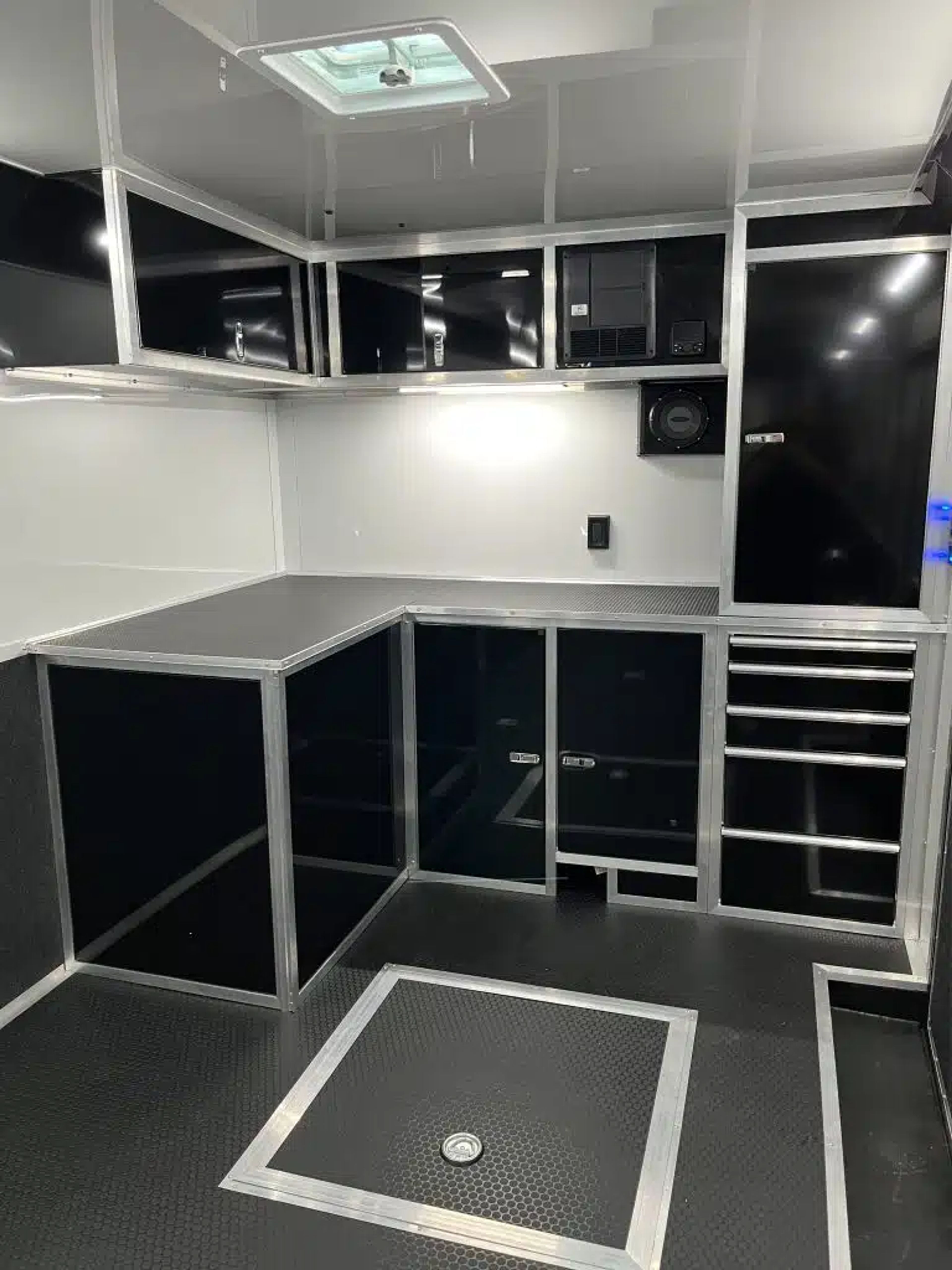 Enclosed Car Trailer 2025 28′ Haulmark Edge w/Turbo Package #3036 — view 4