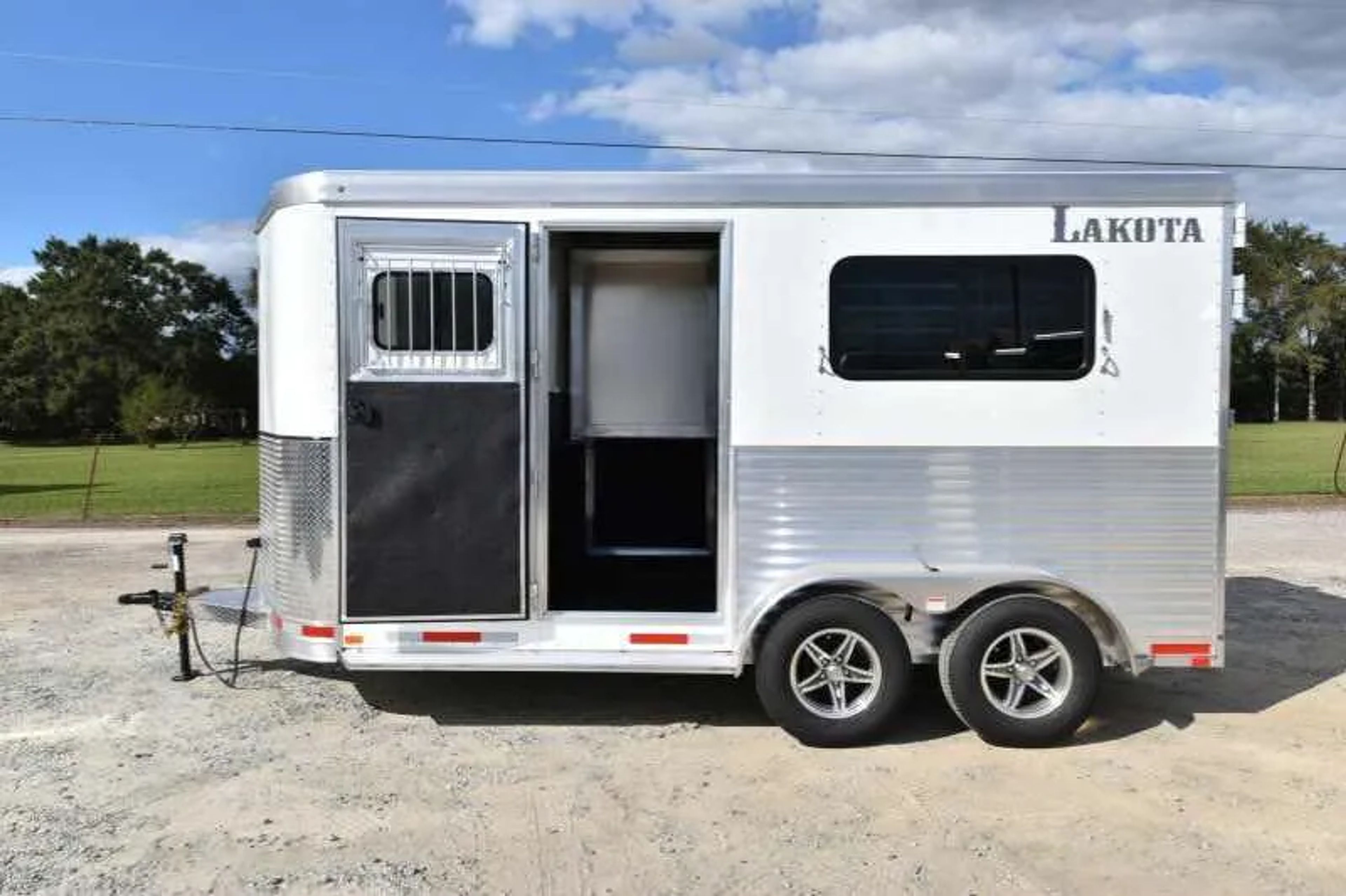 2018 Lakota 2HBPST 2 Horse Trailer — view 16