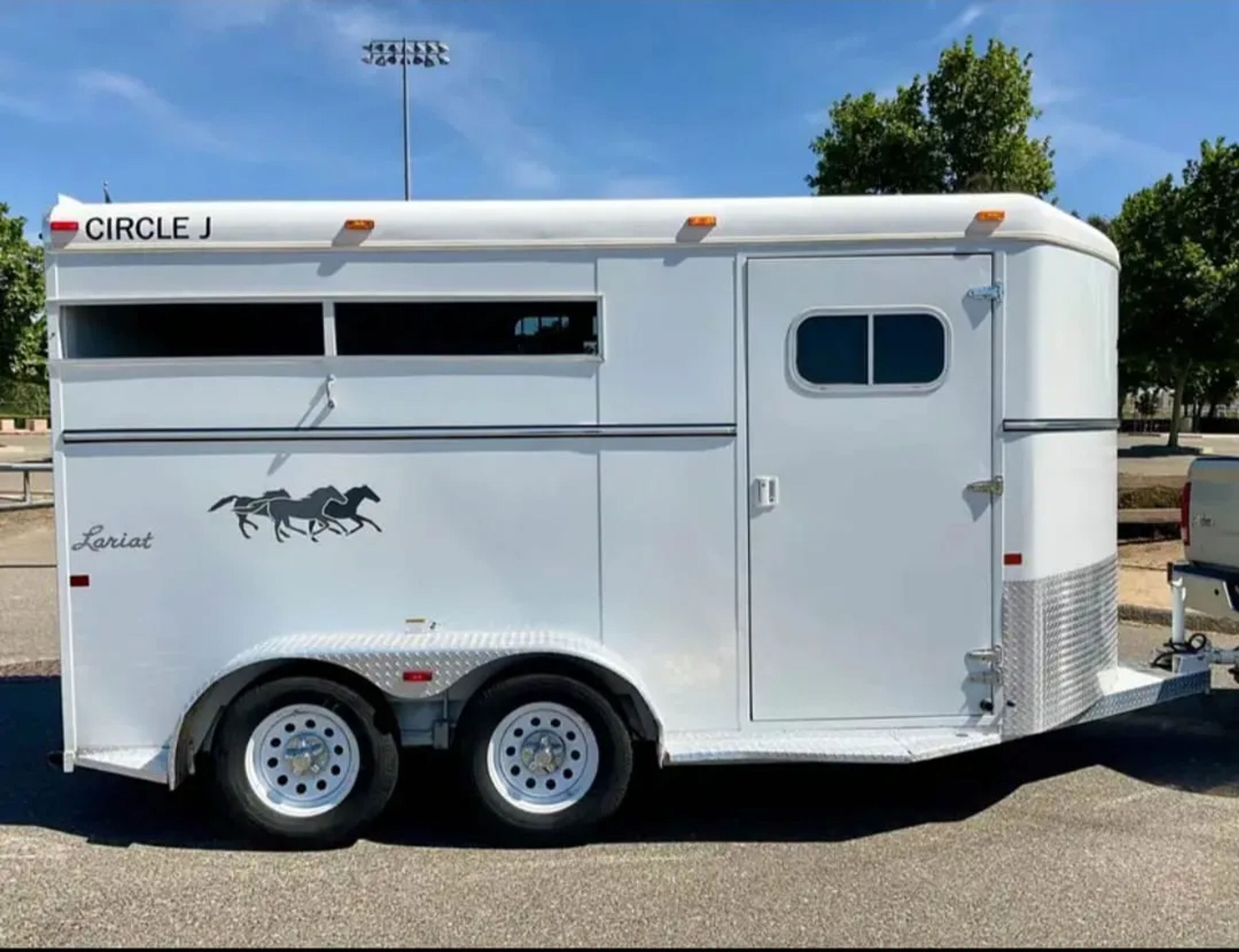 2007 Circle J 2 Horse Trailer Slant Load — view 14