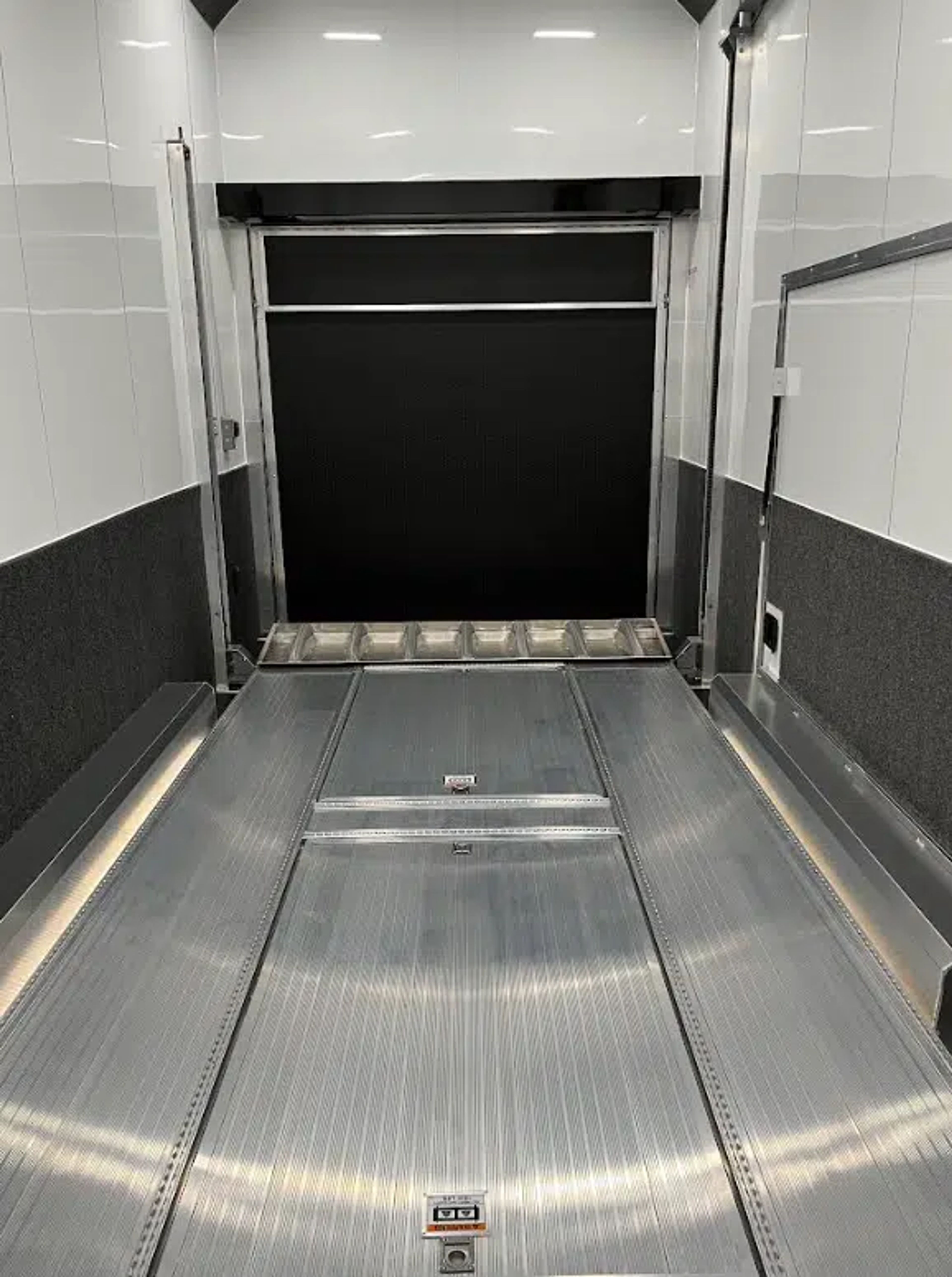 Enclosed ATC Car Trailer 2026 22ft. Aluminum Stacker ROM 900 w/14ft. Tiltable — view 5