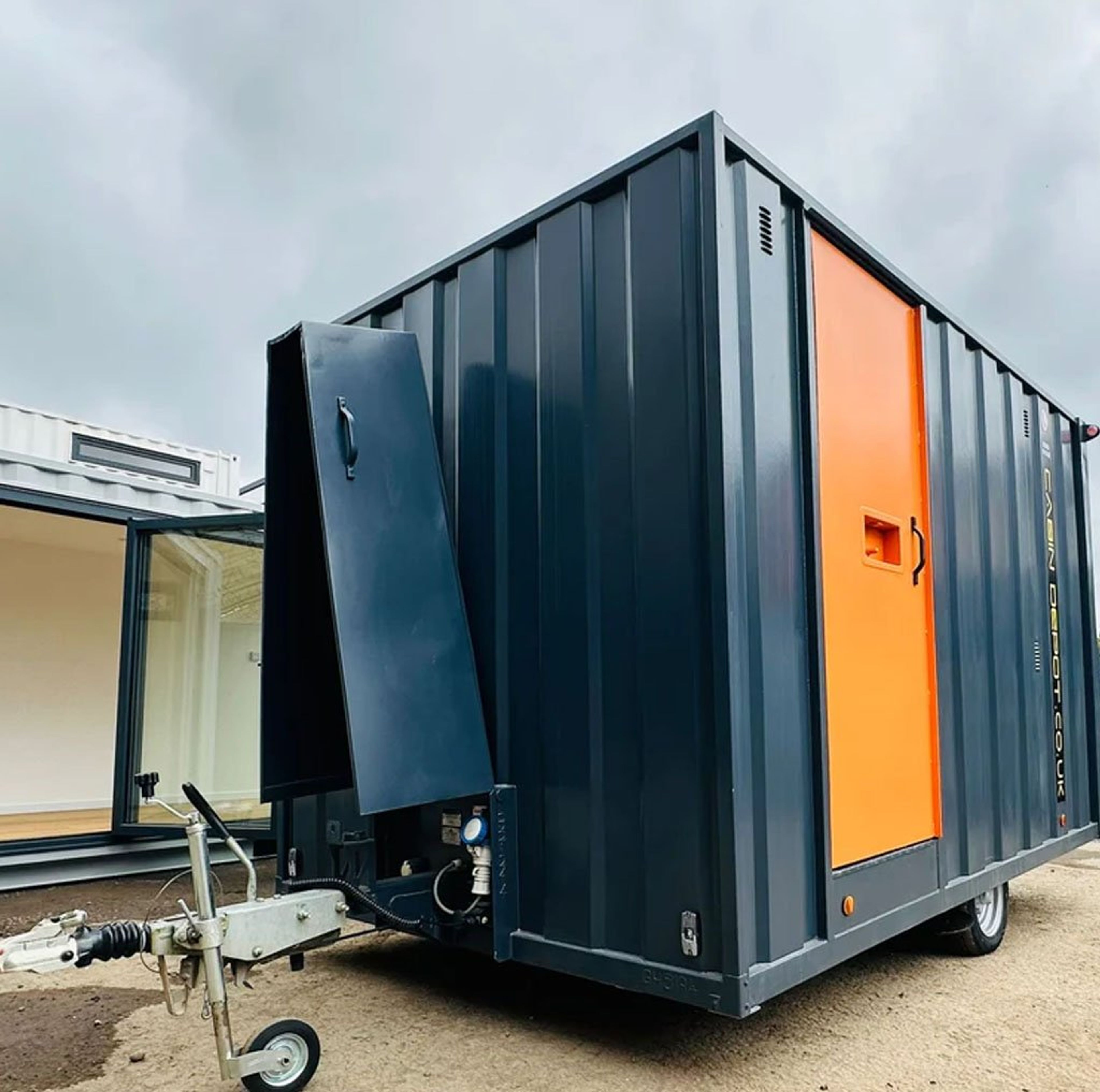 Groundhog Eco Towable Mobile Welfare Shipping Container — view 2