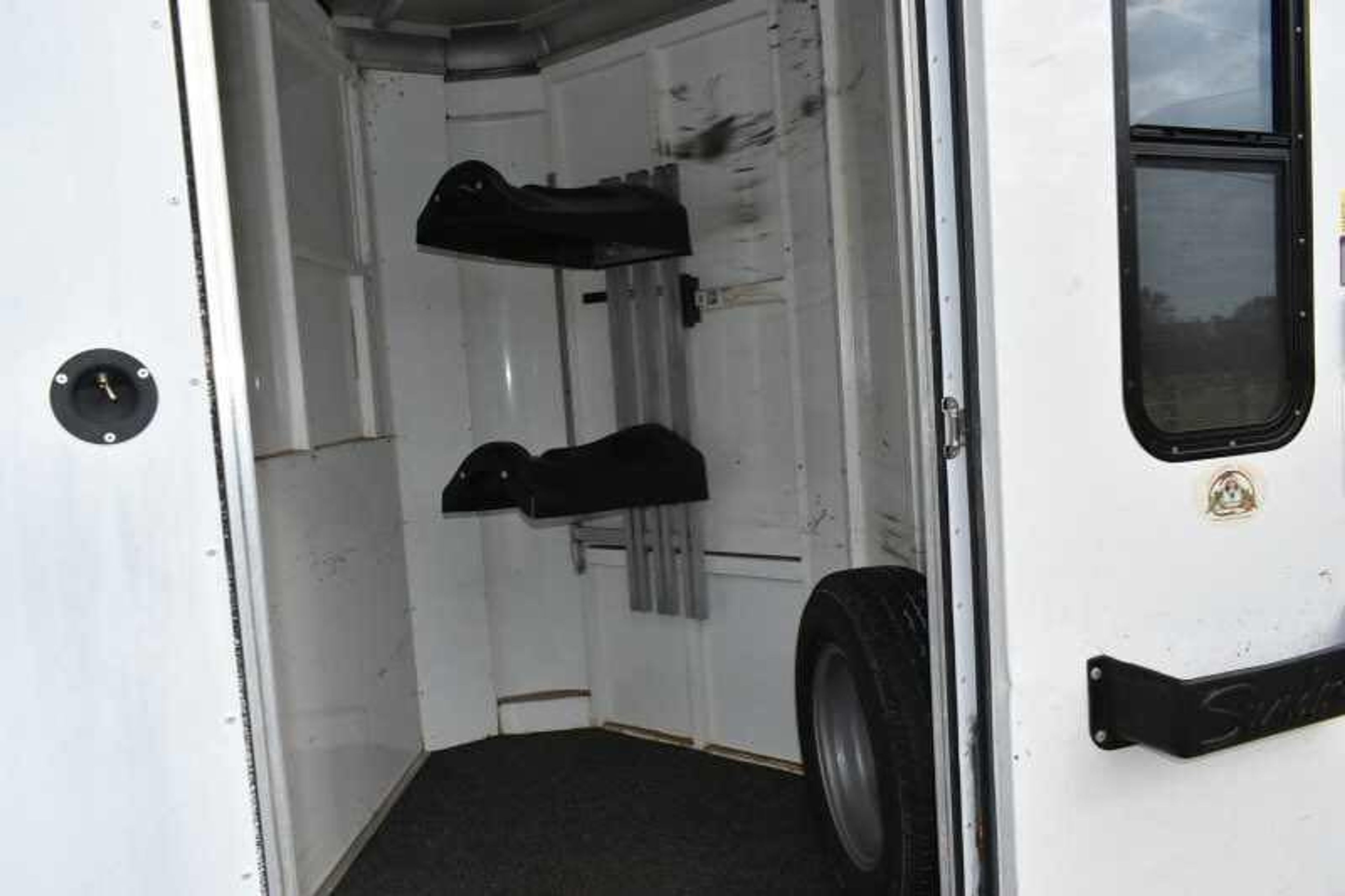 2005 Sundowner Sunlite 2 Horse Trailer — view 10
