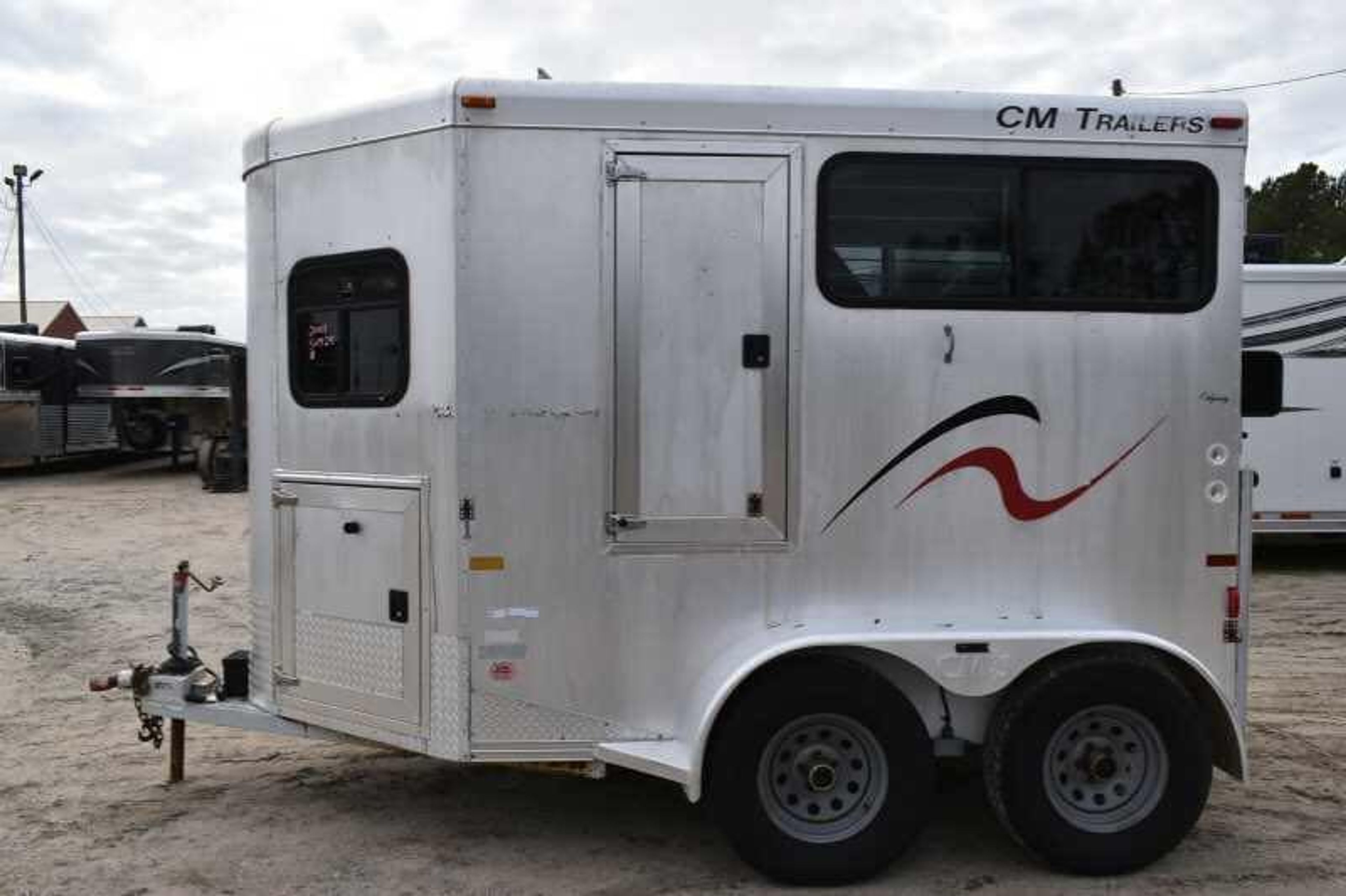 2001 CM Odyssey 2 Horse Trailer — view 15