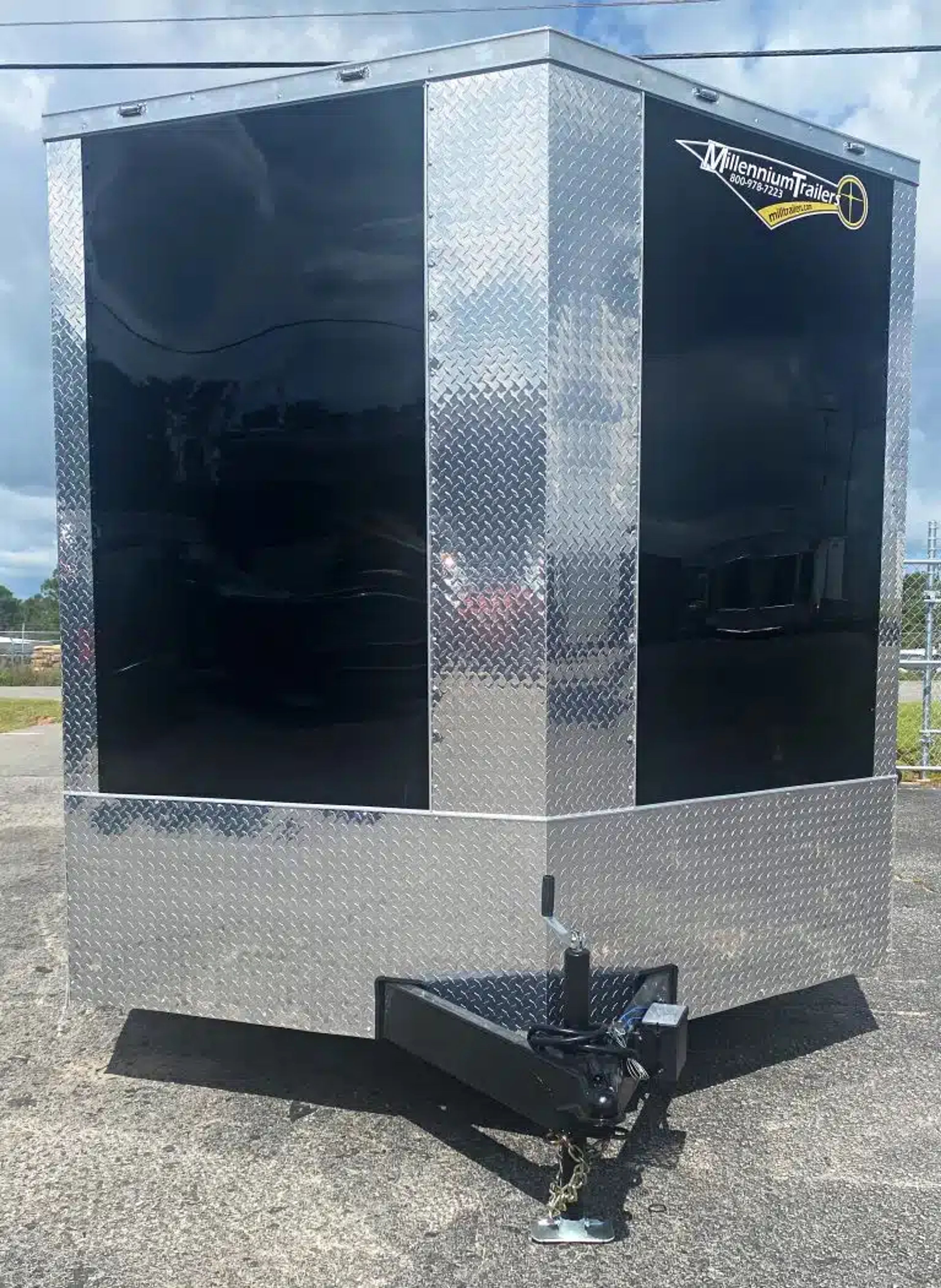 Enclosed Car Trailer 2026 20ft. New Econo-Max w/12in. Extra Height & .080 — view 4