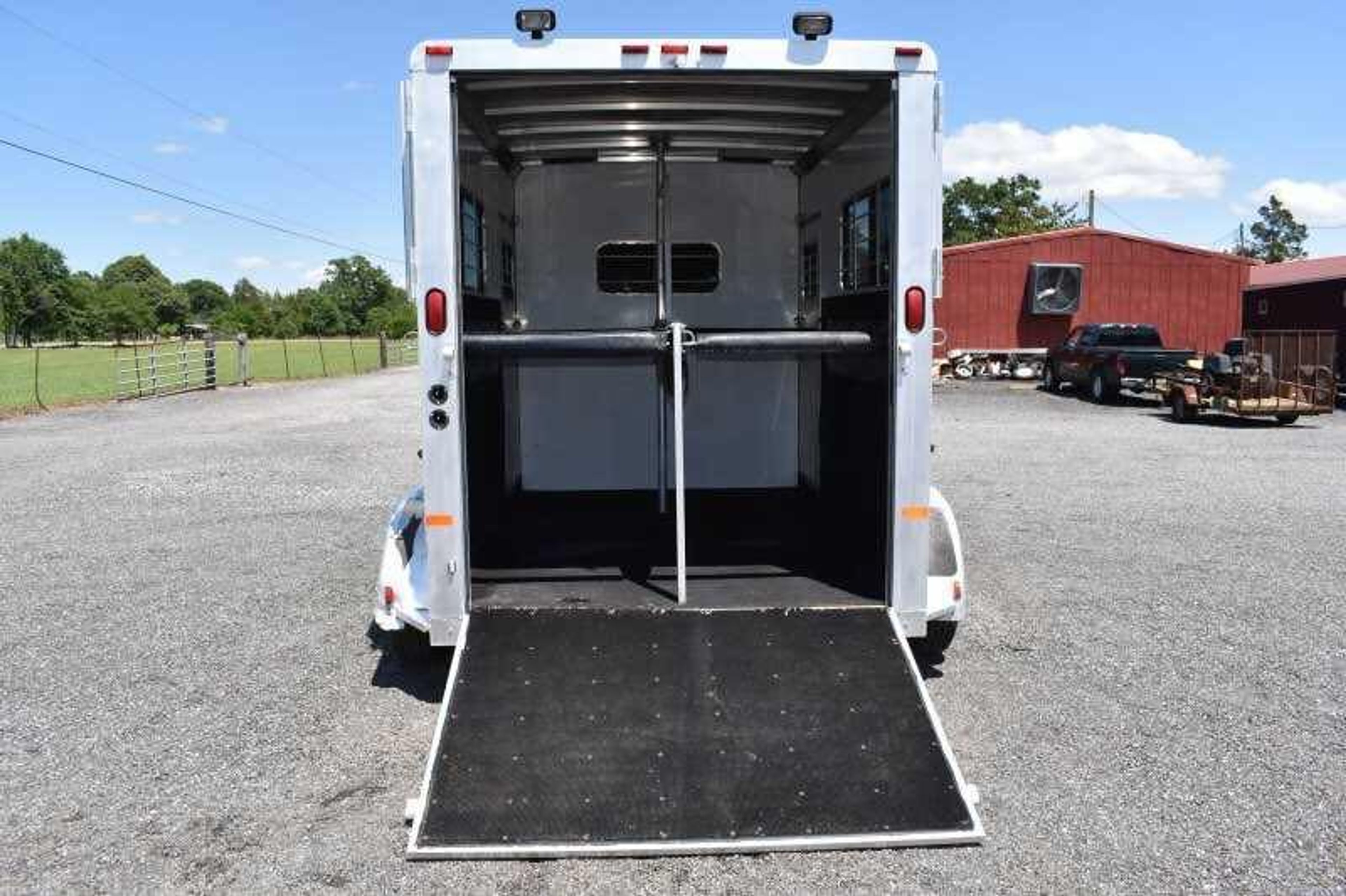 2000 Sundowner 7204GNST 2 Horse Trailer — view 2