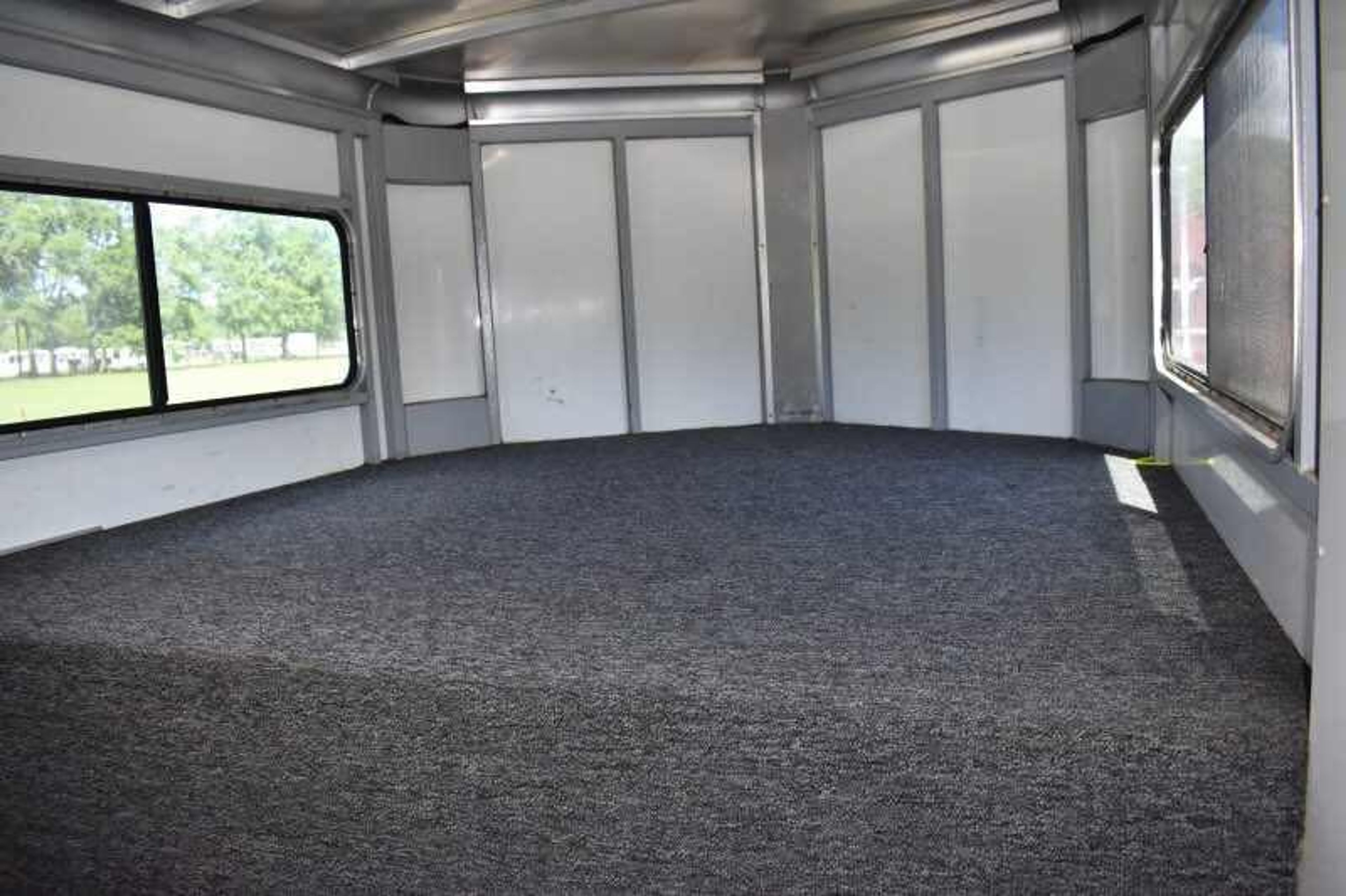 2000 Sundowner 7204GNST 2 Horse Trailer — view 11