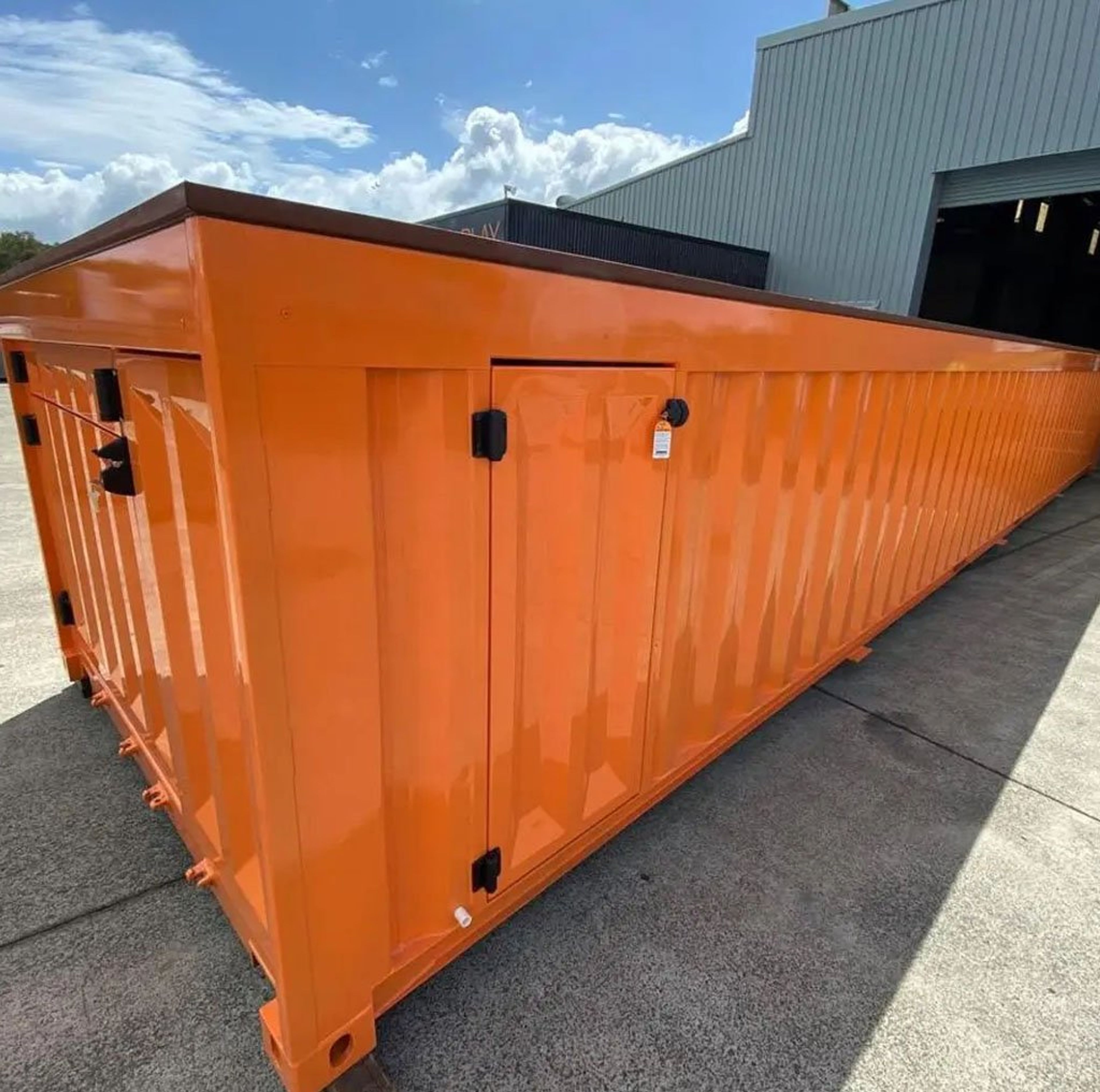 40ft Container Pool v3 — view 3