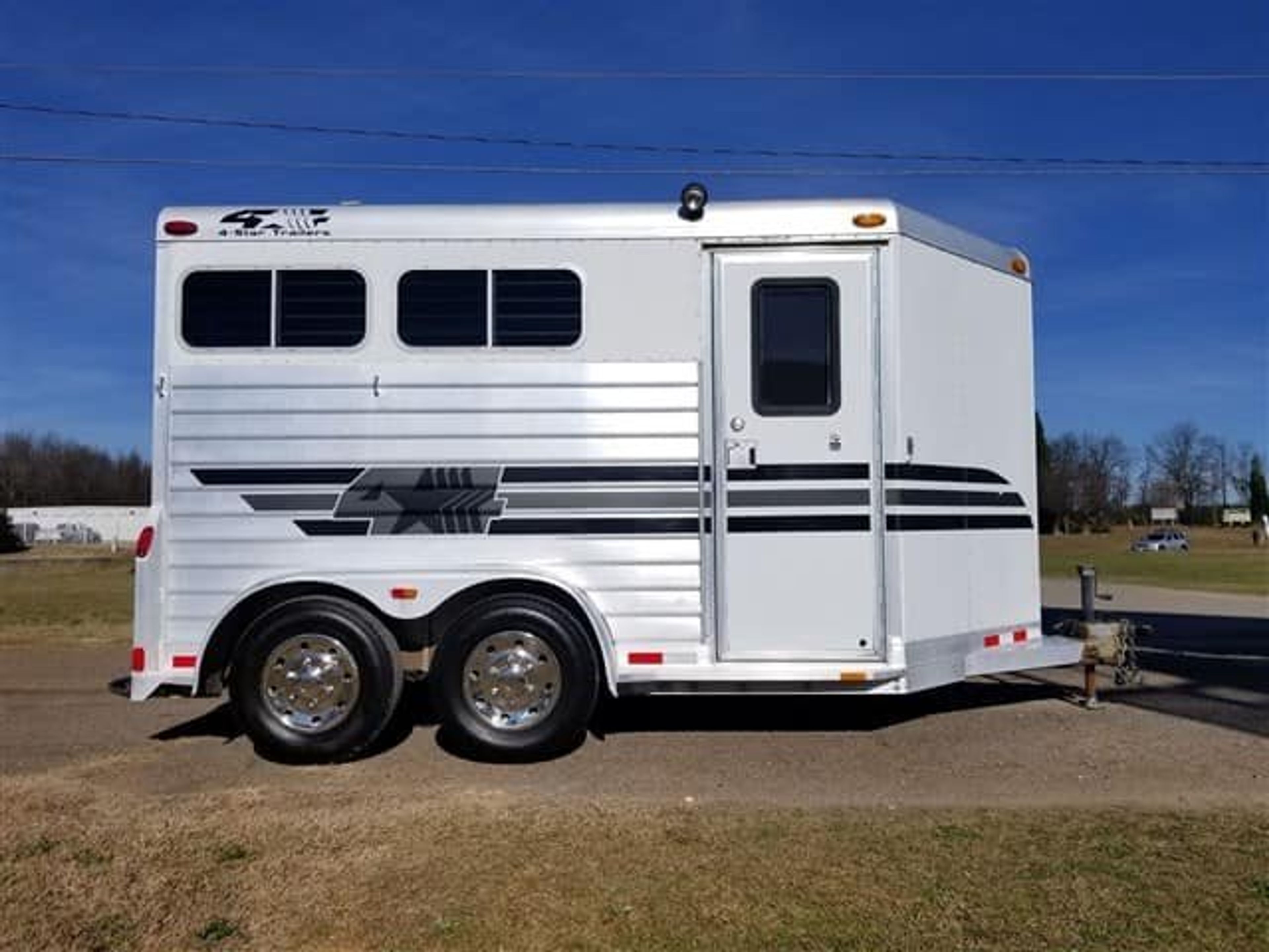 2001 4 Star 2 Horse Bumper Pull Slant Load — view 4