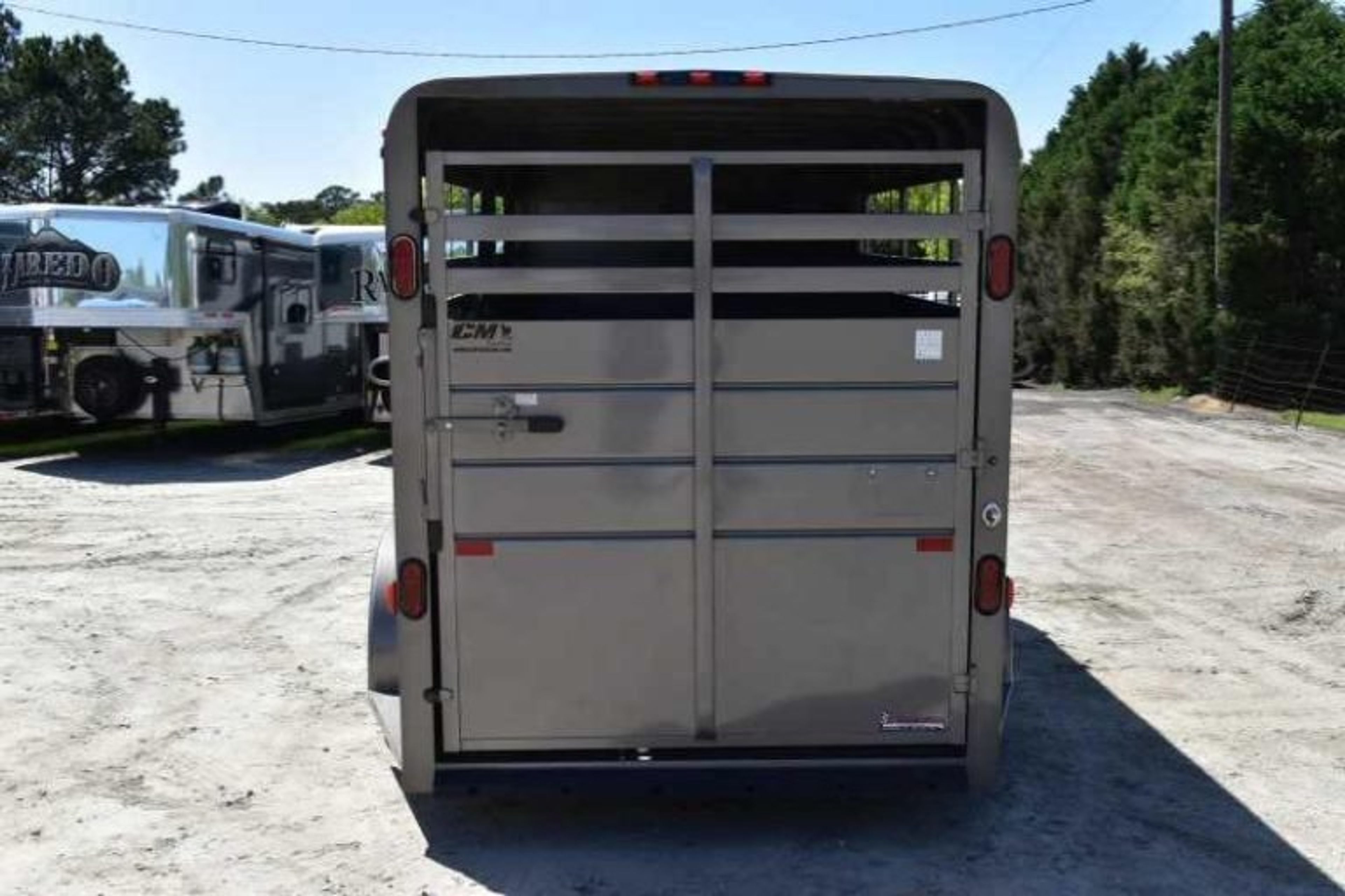 2017 CM 3HSLBP 3 Horse Trailer — view 4
