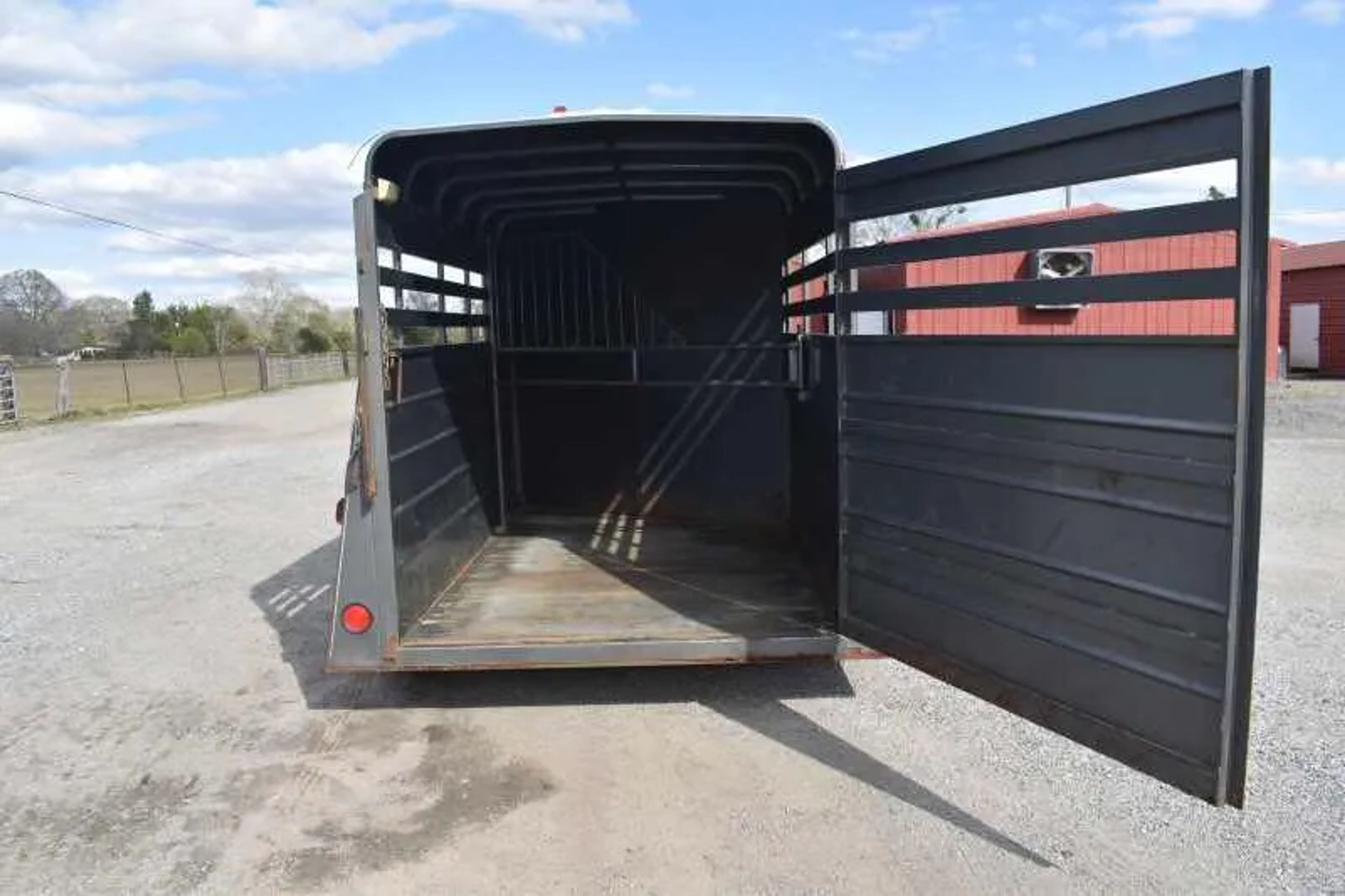 2007 WW 2HSL 2 Horse Trailer — view 7