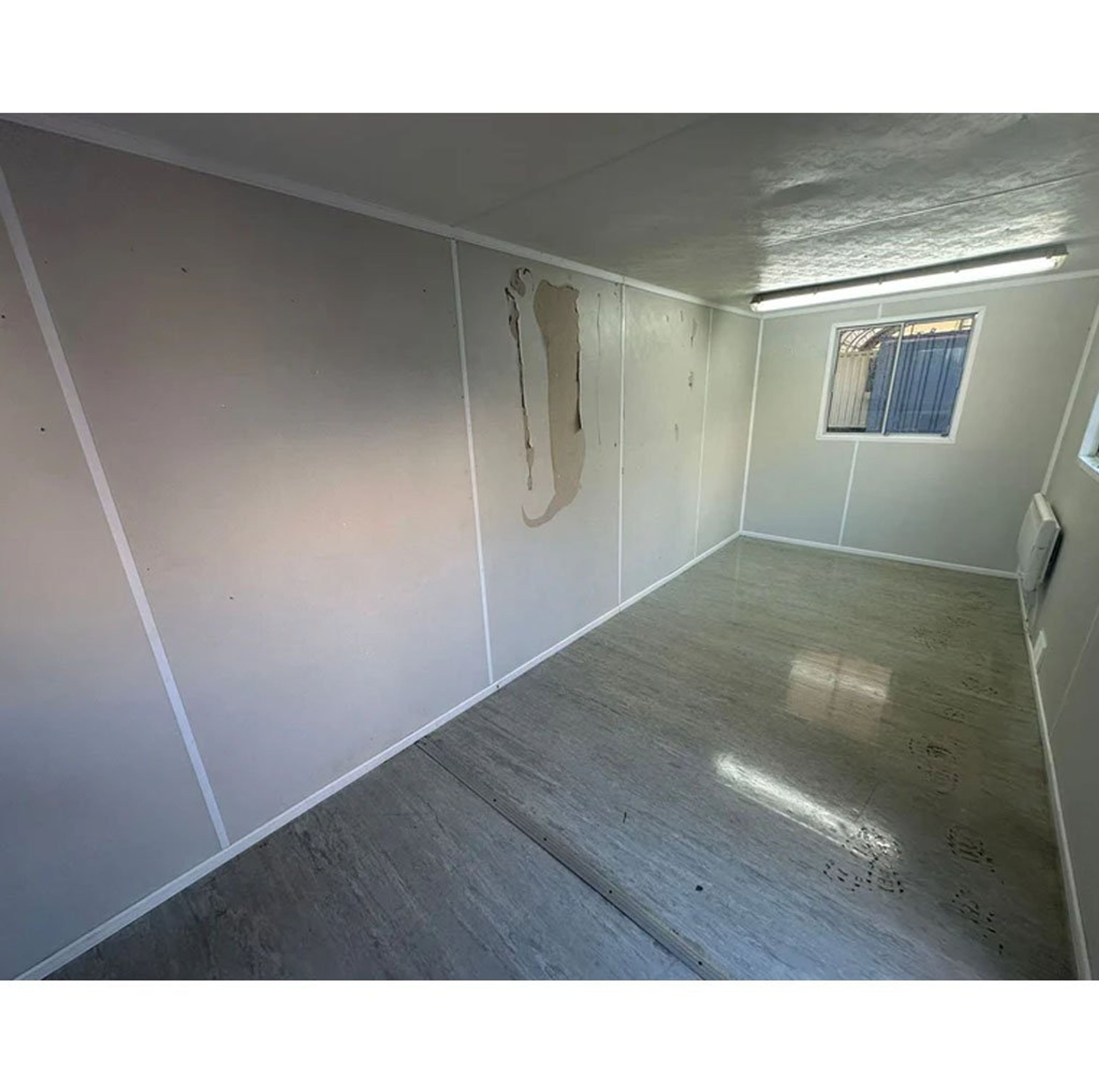 21x8ft Customized Containers — view 6