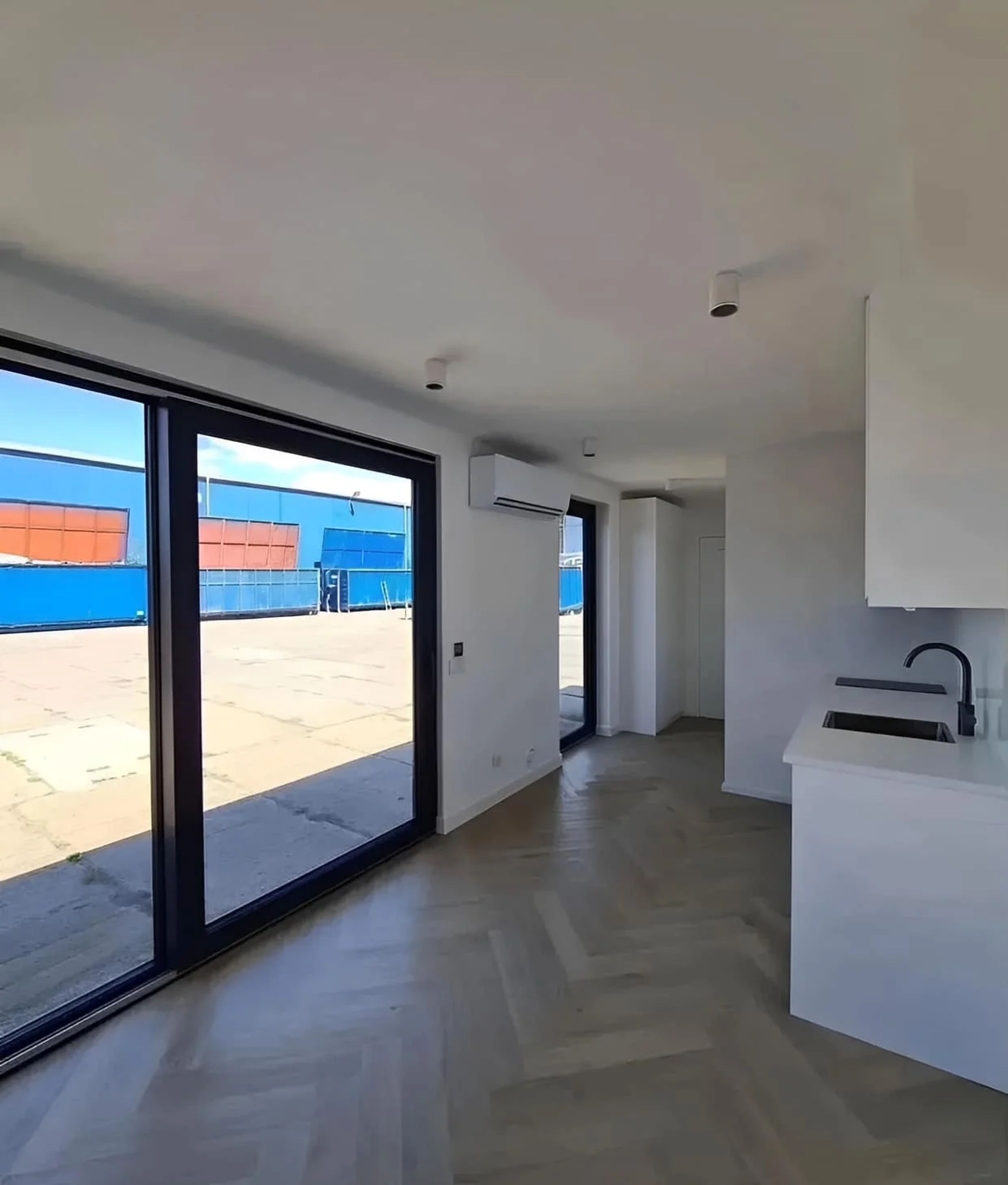 Custom 40ft Shipping Container House — view 7