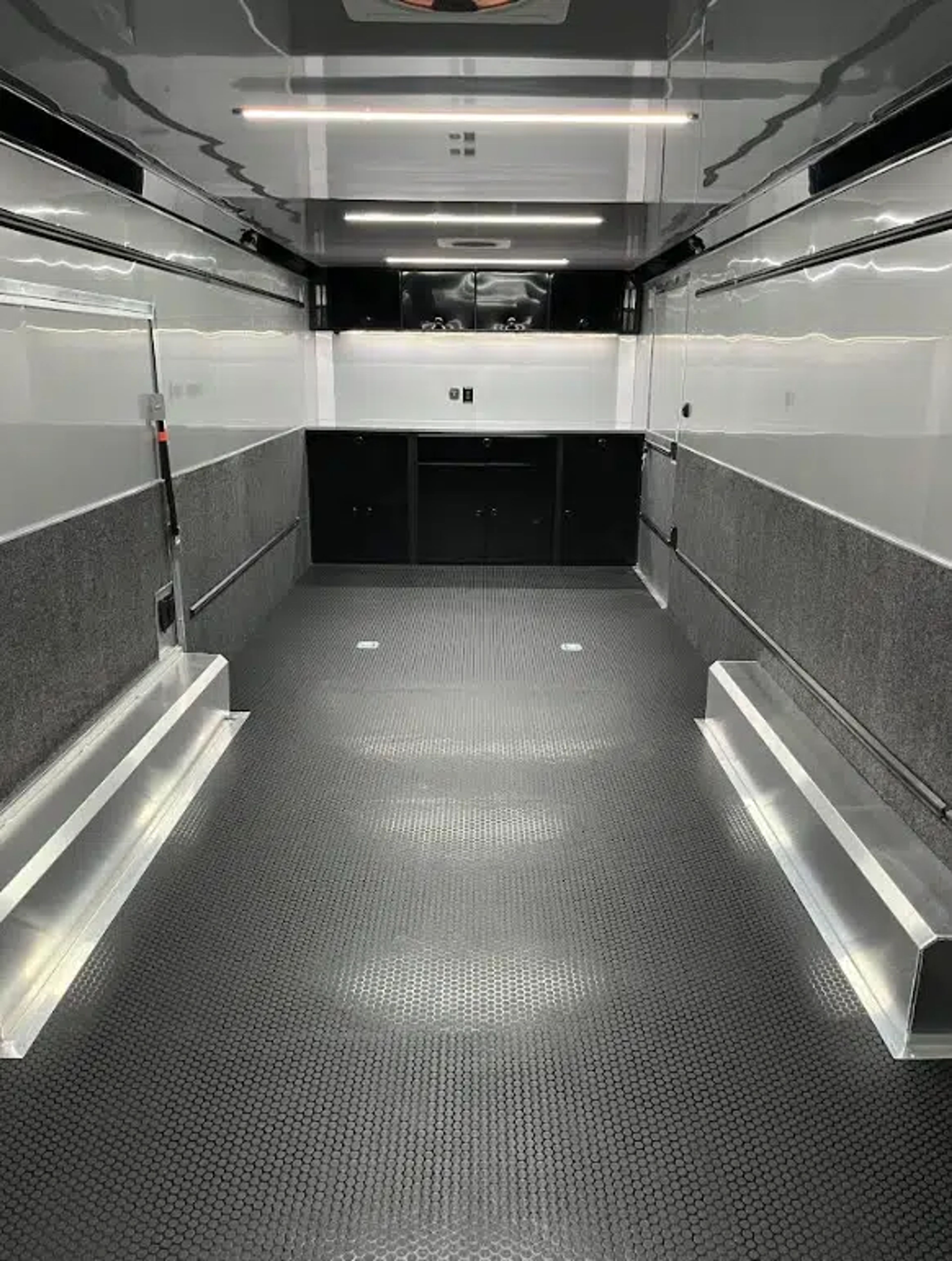 Enclosed ATC Car Trailer 2026 28ft. Aluminum ROM 550 w/LifeTrac & Large Escape — view 4