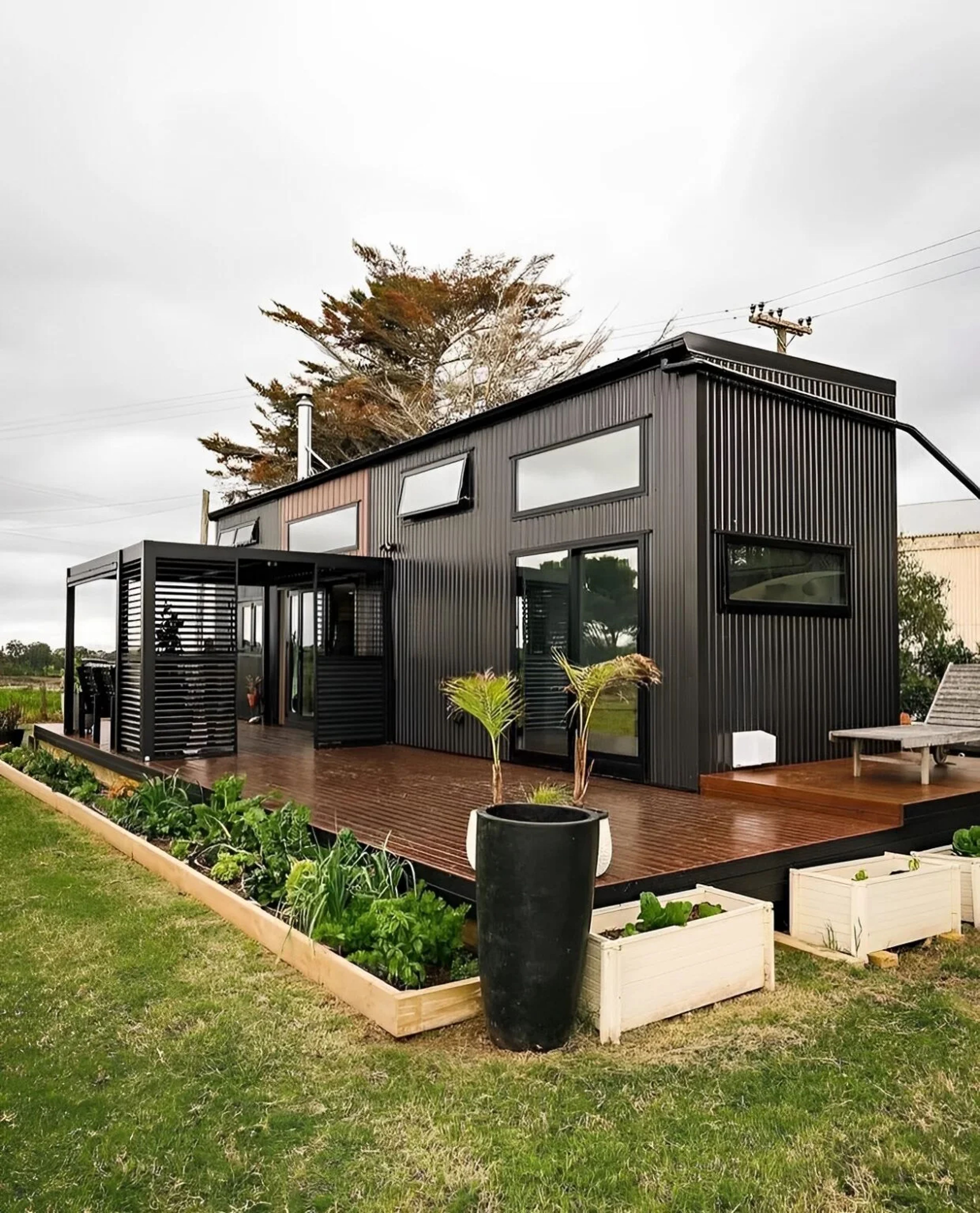 Luxury 40ft prefab container house with easy-folding sandwich panels — view 2