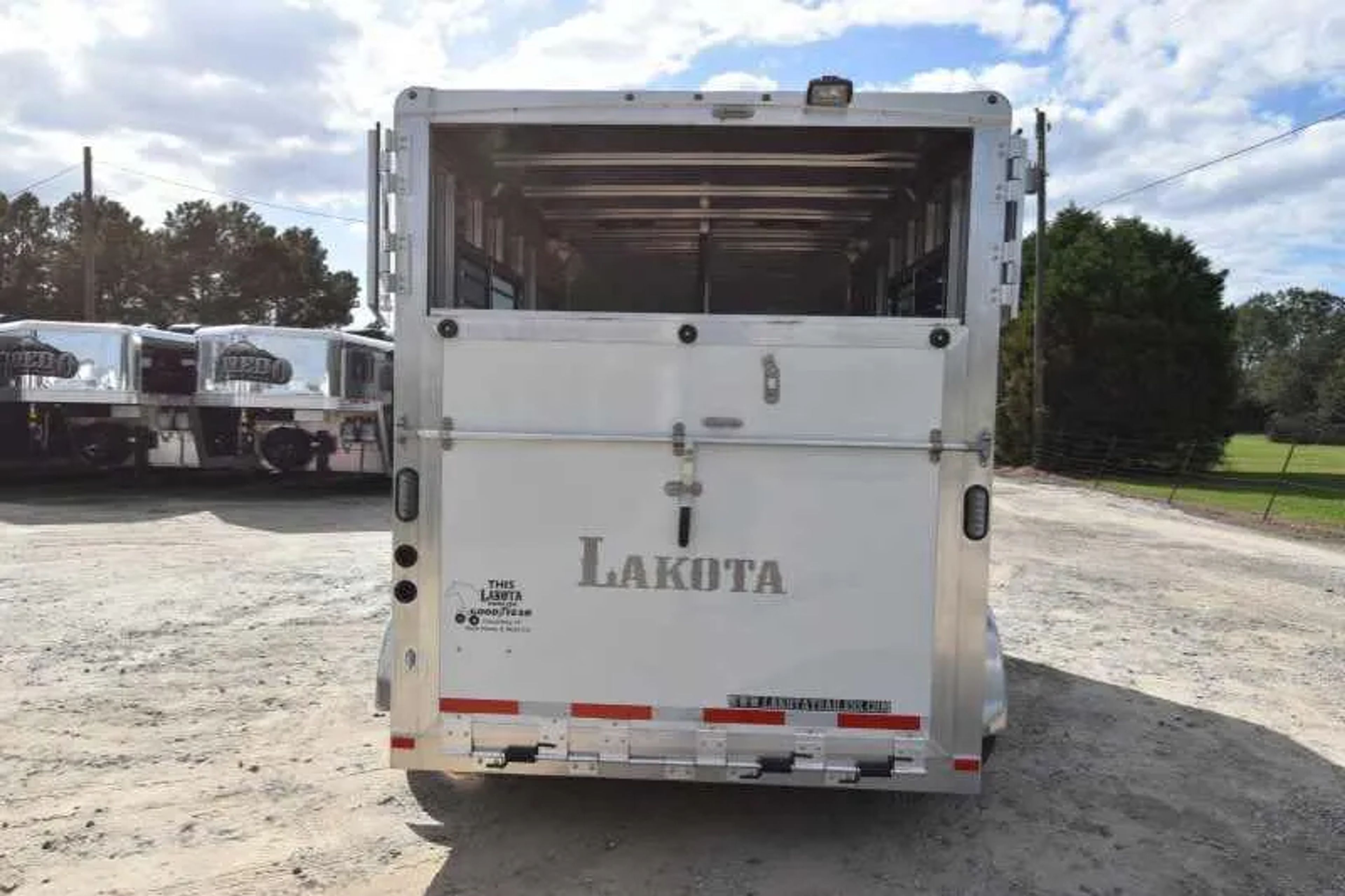 2018 Lakota 2HBPST 2 Horse Trailer — view 17