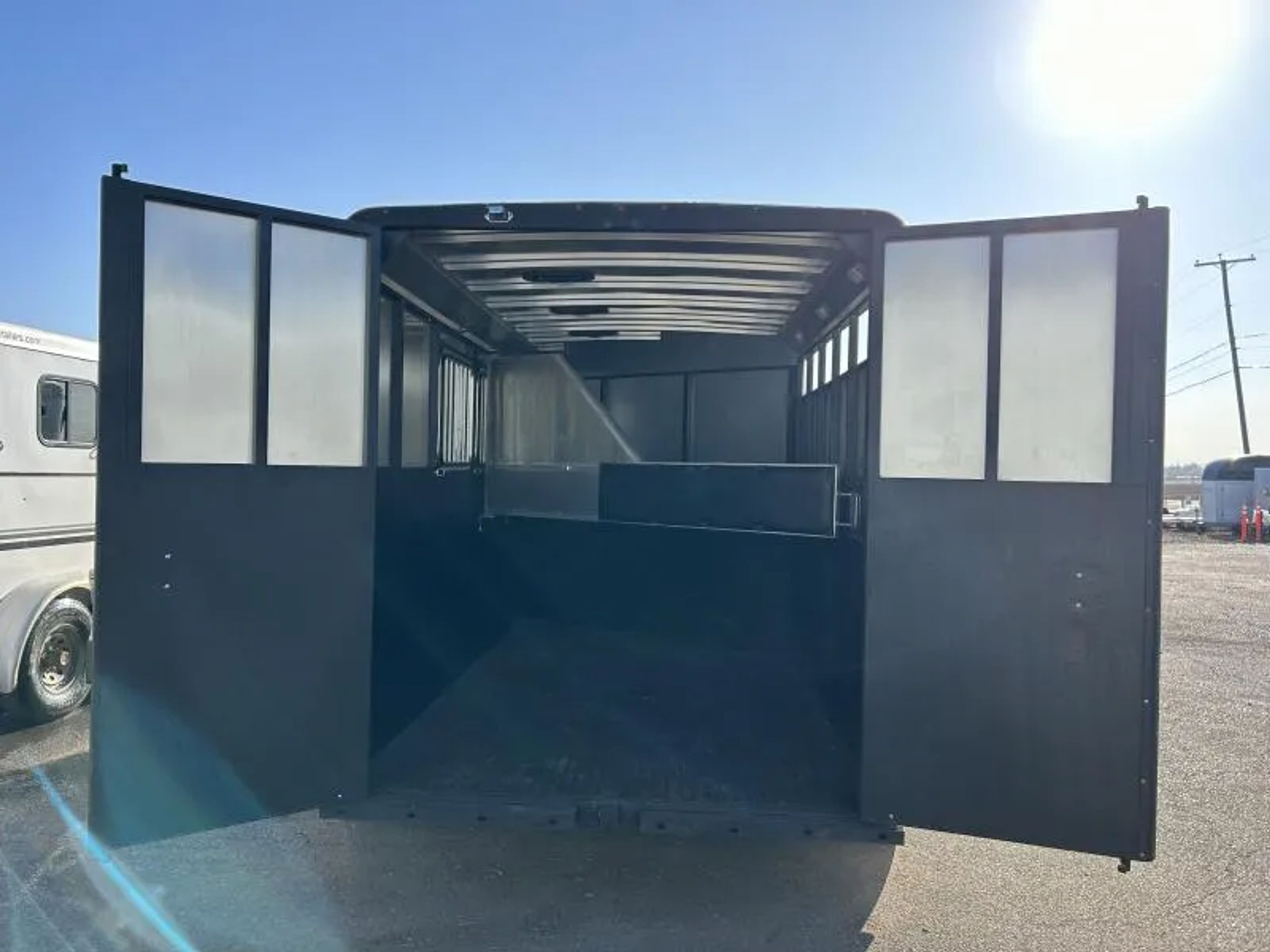 2022 Logan Coach Crossfire 3 Horse Gooseneck — view 13