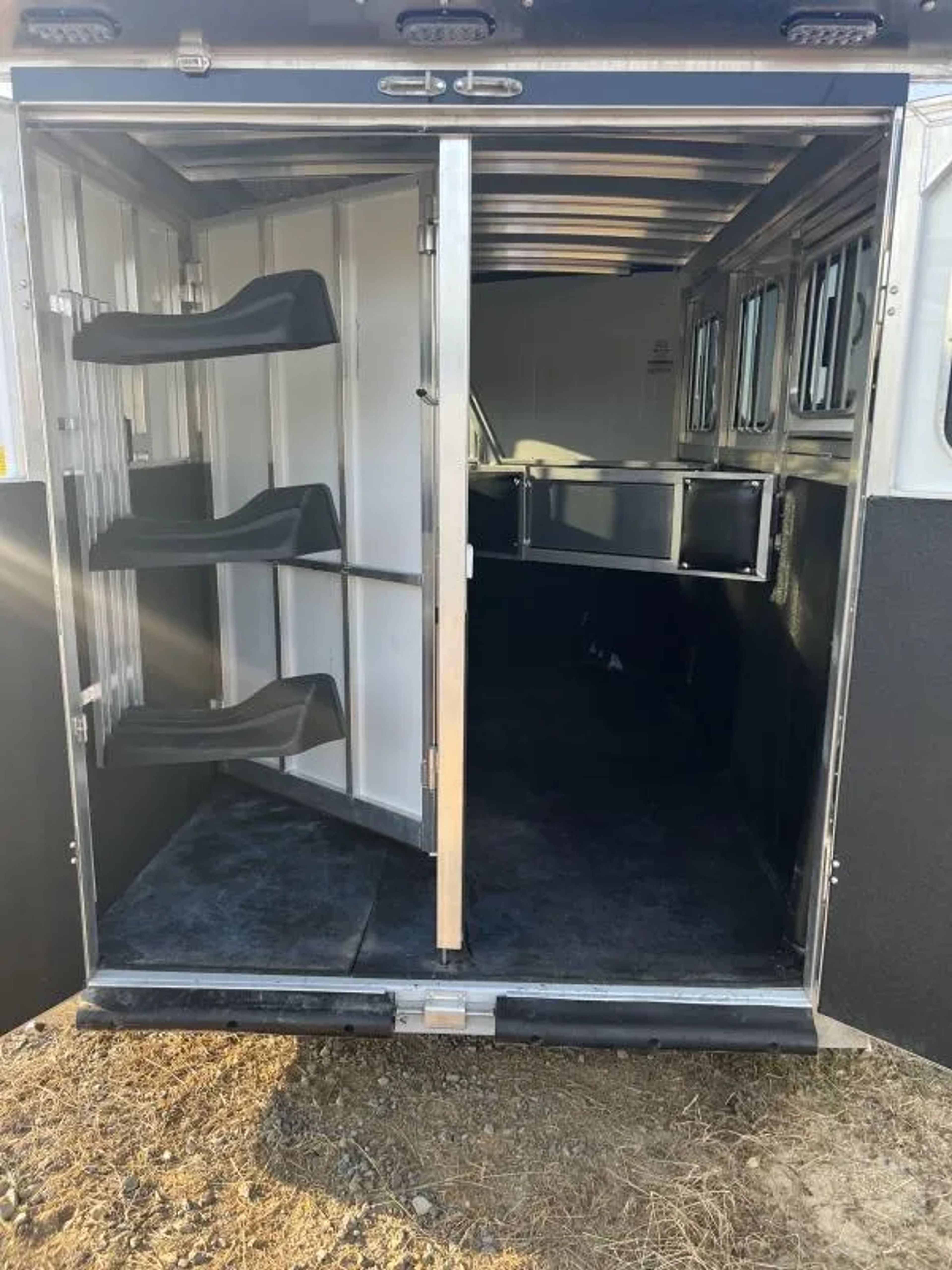 2022 Sundowner 3 Horse Slant GN Trailer — view 11