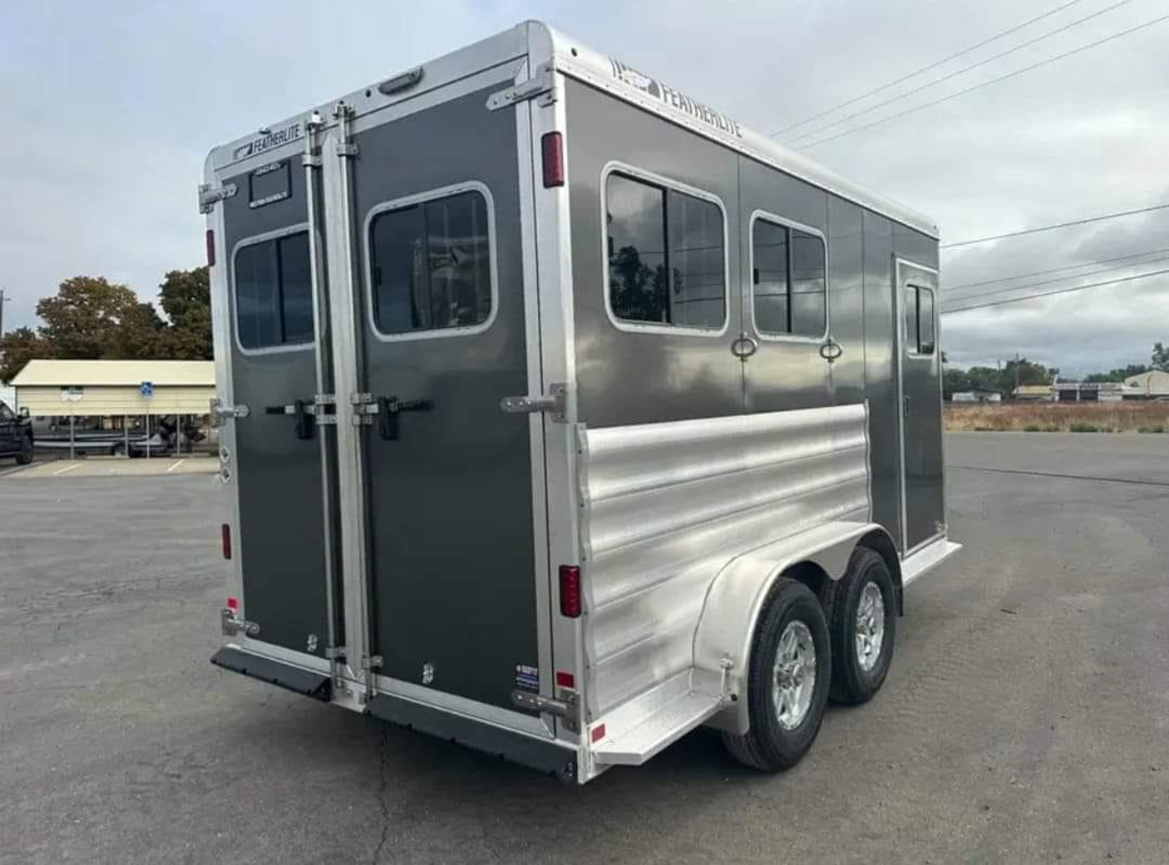 2012 Featherlite 9400 2 Horse Trailer — view 3