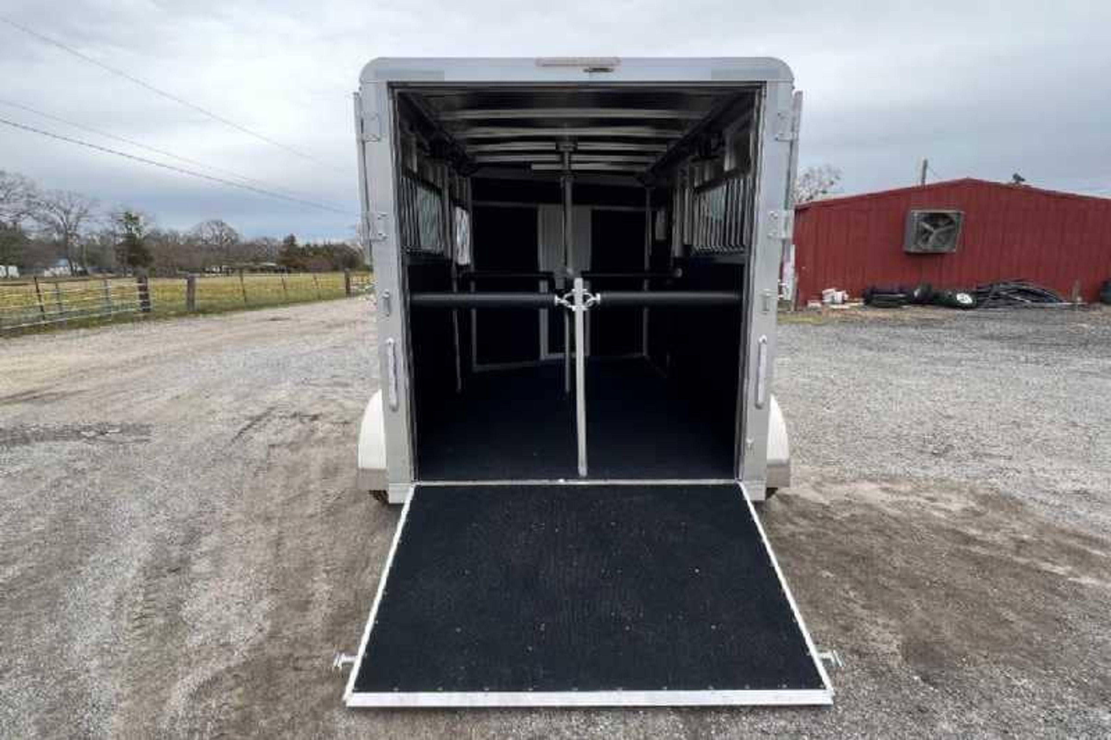 2023 Shadow 2HSSR 2 Horse Trailer — view 3